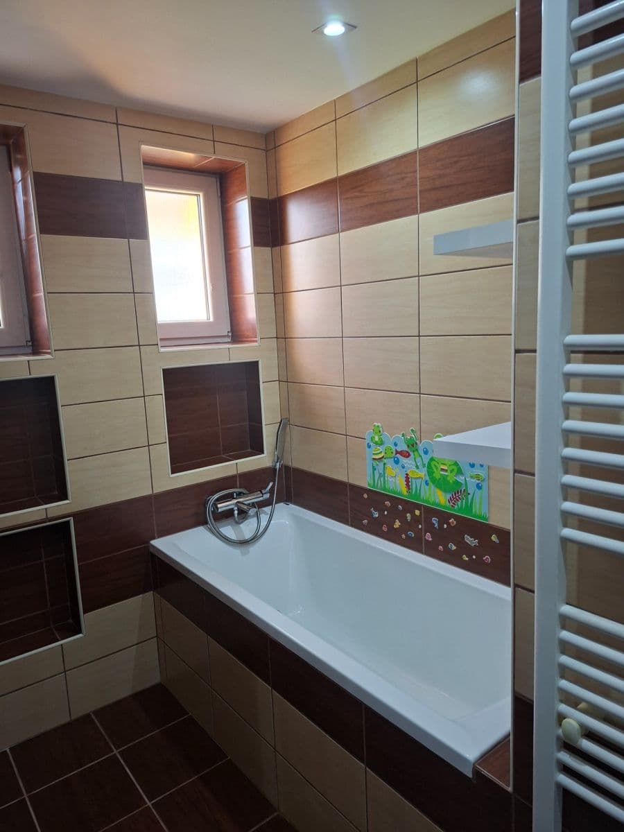 Prenájom bytu 3-izbový 75 m², Víta Nejedlého, Chrudim, Pardubický kraj Prenájom bytu 3-izbový 75 m², Víta Nejedlého, Chrudim, Pardubický kraj