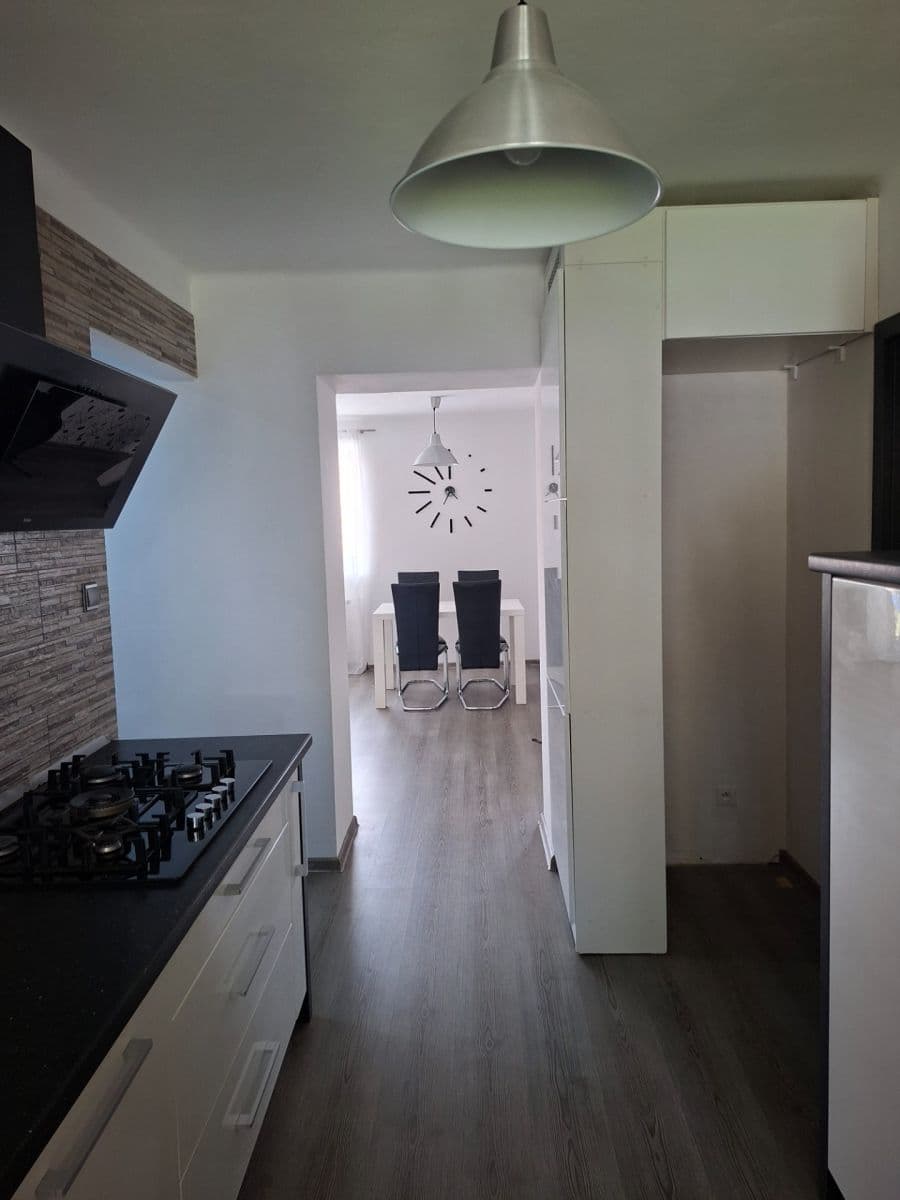 Prenájom bytu 3-izbový 75 m², Víta Nejedlého, Chrudim, Pardubický kraj Prenájom bytu 3-izbový 75 m², Víta Nejedlého, Chrudim, Pardubický kraj
