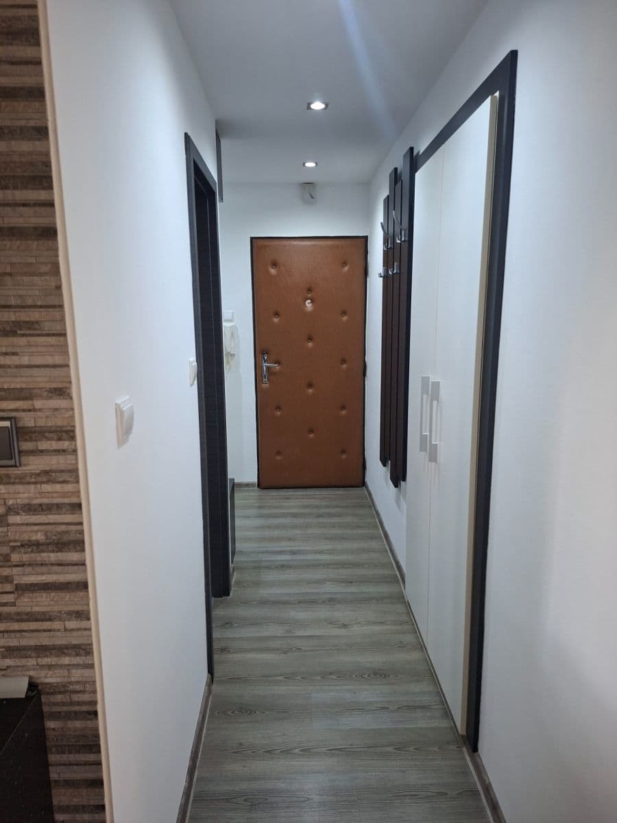 Prenájom bytu 3-izbový 75 m², Víta Nejedlého, Chrudim, Pardubický kraj Prenájom bytu 3-izbový 75 m², Víta Nejedlého, Chrudim, Pardubický kraj