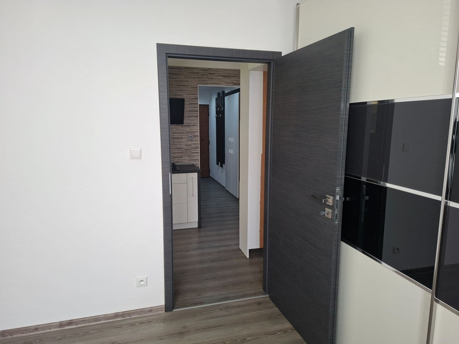 Prenájom bytu 3-izbový 75 m², Víta Nejedlého, Chrudim, Pardubický kraj Prenájom bytu 3-izbový 75 m², Víta Nejedlého, Chrudim, Pardubický kraj