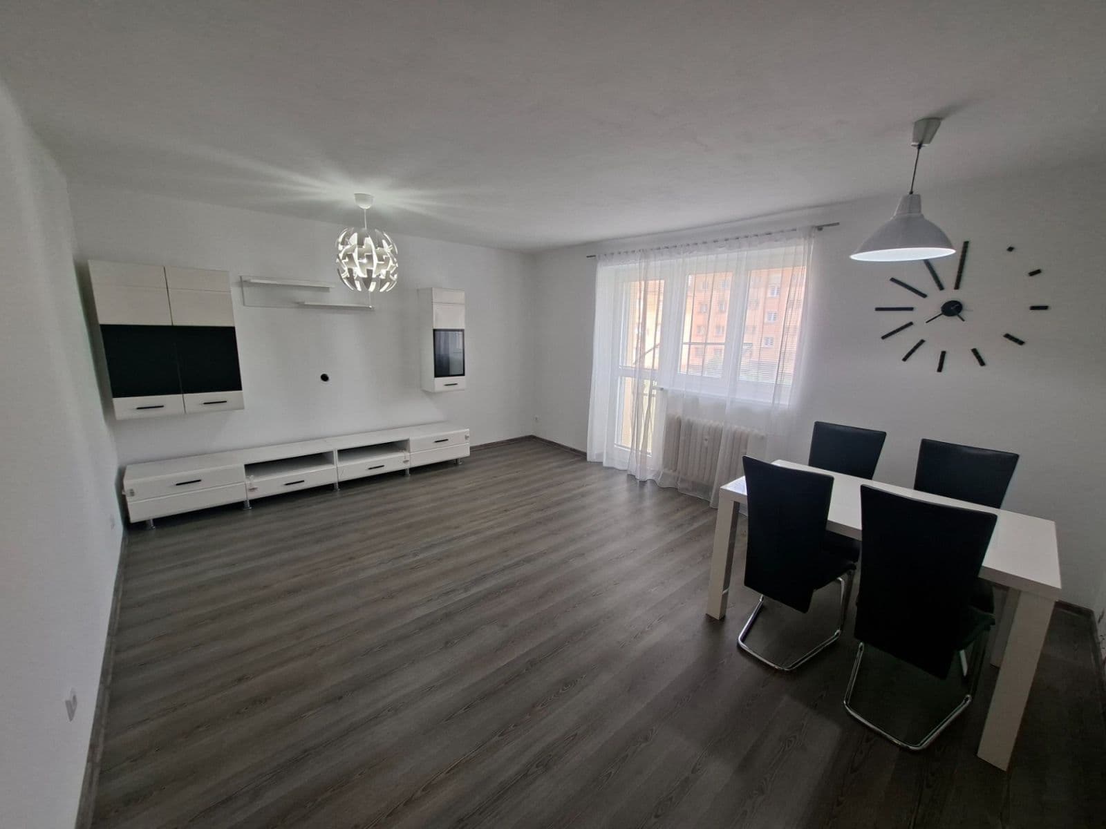 Prenájom bytu 3-izbový 75 m², Víta Nejedlého, Chrudim, Pardubický kraj Prenájom bytu 3-izbový 75 m², Víta Nejedlého, Chrudim, Pardubický kraj