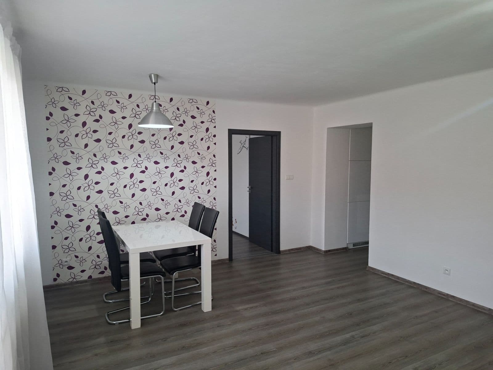 Prenájom bytu 3-izbový 75 m², Víta Nejedlého, Chrudim, Pardubický kraj Prenájom bytu 3-izbový 75 m², Víta Nejedlého, Chrudim, Pardubický kraj
