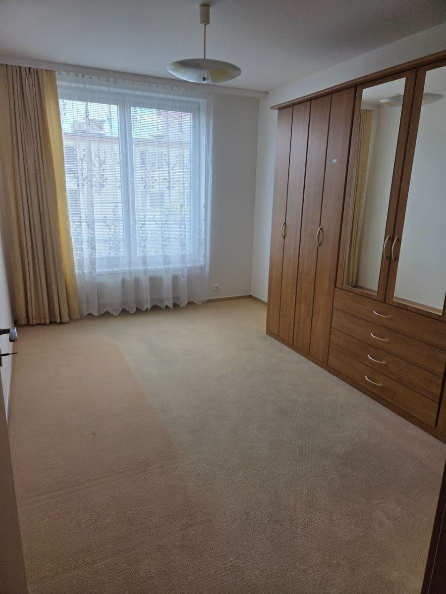 Prenájom bytu 3-izbový 89 m², Symfonická, Praha, Praha Prenájom bytu 3-izbový 89 m², Symfonická, Praha, Praha