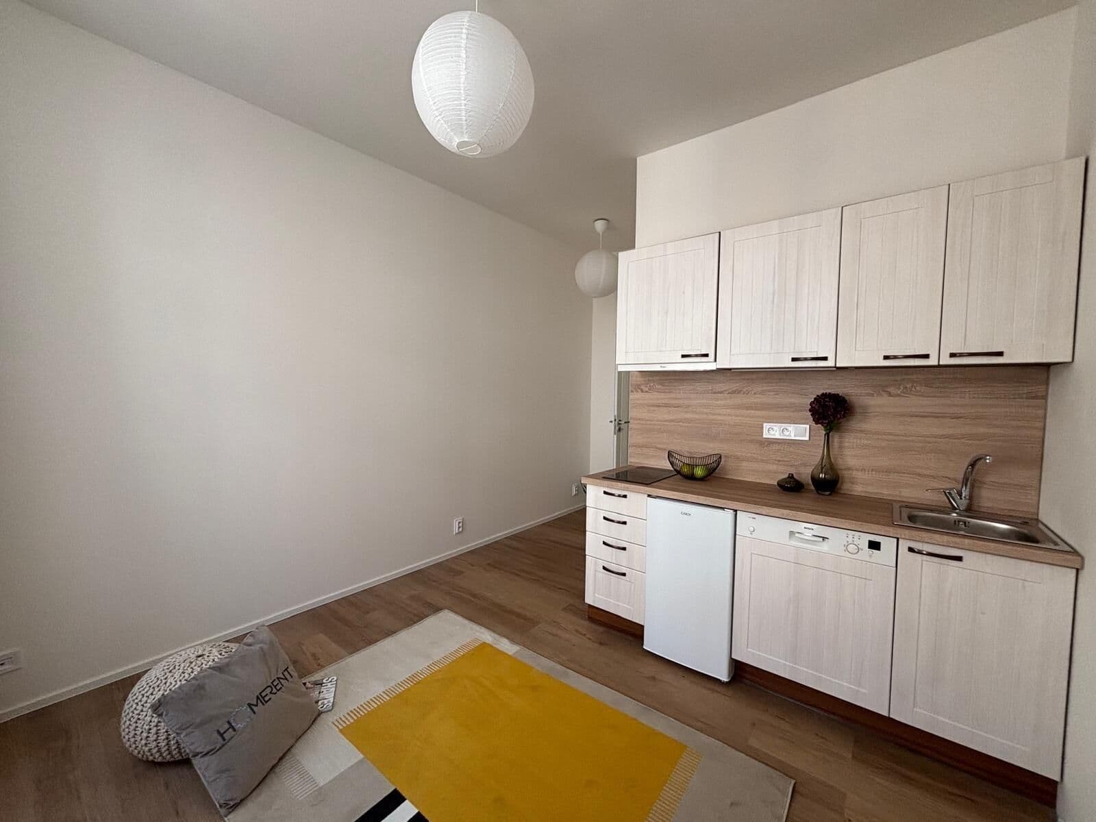 Prenájom bytu 1-izbový 19 m², Kolmá, Praha, Praha Prenájom bytu 1-izbový 19 m², Kolmá, Praha, Praha