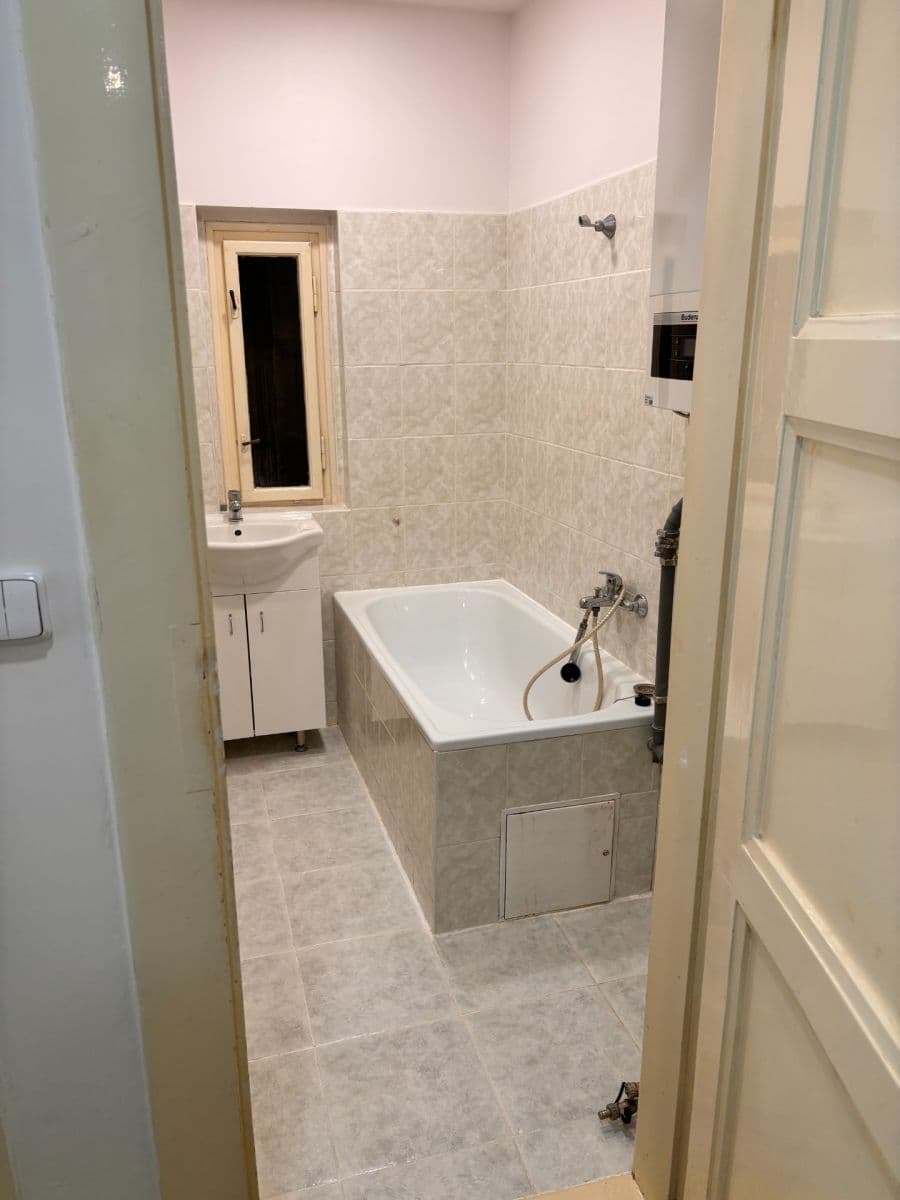 Prenájom bytu 3-izbový 85 m², U zámku, Teplice, Ústecký kraj Prenájom bytu 3-izbový 85 m², U zámku, Teplice, Ústecký kraj
