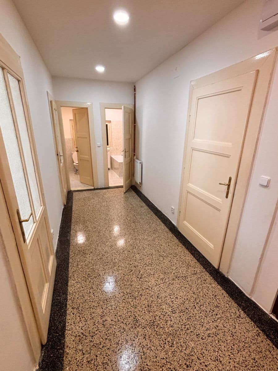 Prenájom bytu 3-izbový 85 m², U zámku, Teplice, Ústecký kraj Prenájom bytu 3-izbový 85 m², U zámku, Teplice, Ústecký kraj