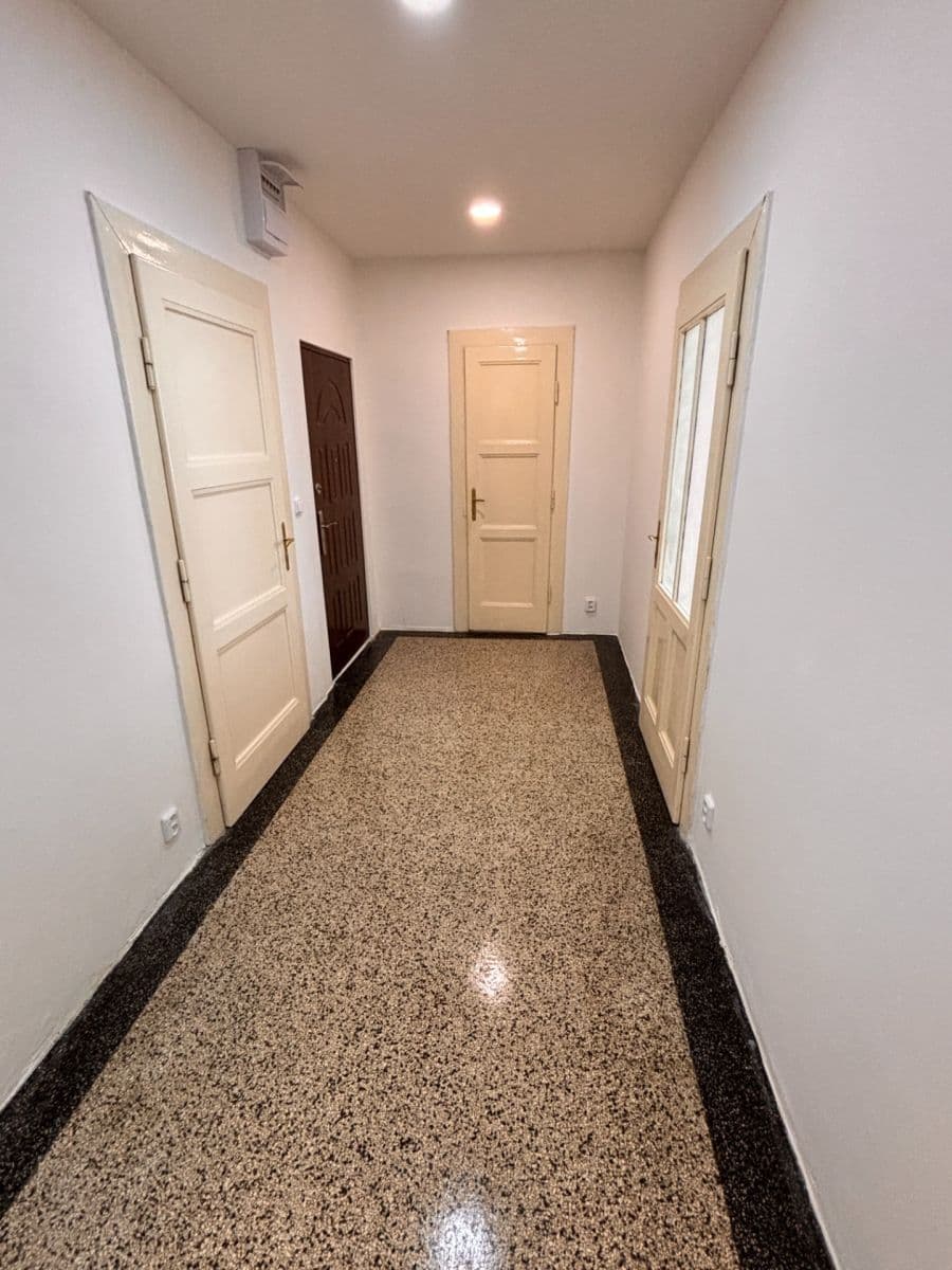 Prenájom bytu 3-izbový 85 m², U zámku, Teplice, Ústecký kraj Prenájom bytu 3-izbový 85 m², U zámku, Teplice, Ústecký kraj