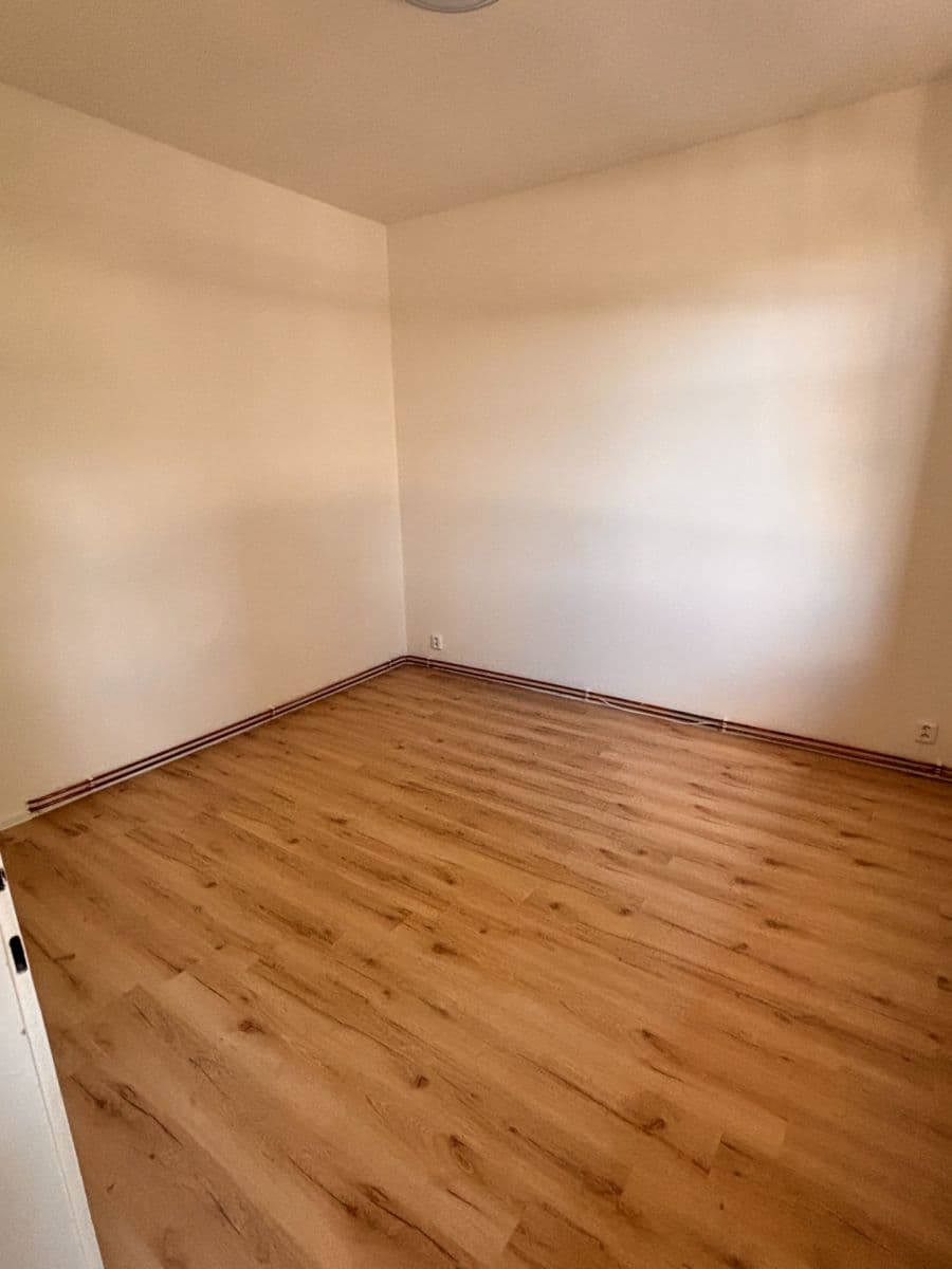 Prenájom bytu 3-izbový 85 m², U zámku, Teplice, Ústecký kraj Prenájom bytu 3-izbový 85 m², U zámku, Teplice, Ústecký kraj