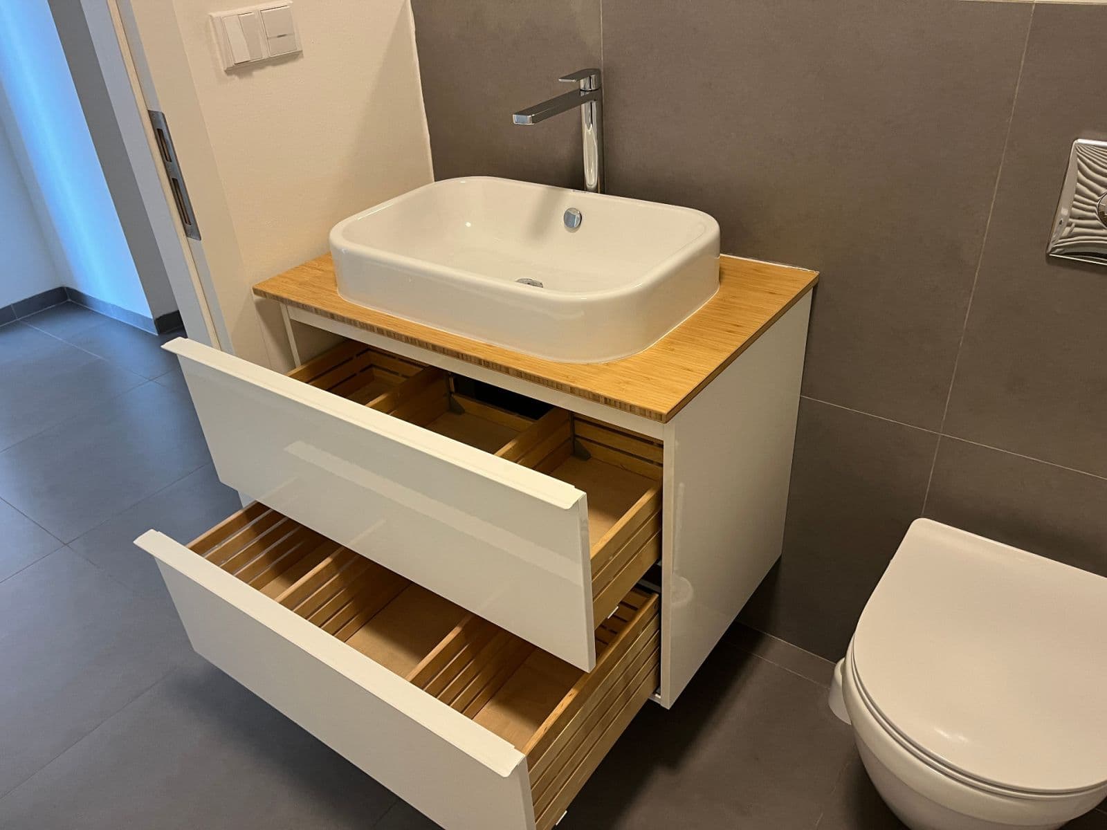 Prenájom bytu 2-izbový 80 m², U Náměstí, Dolní Břežany, Středočeský kraj Prenájom bytu 2-izbový 80 m², U Náměstí, Dolní Břežany, Středočeský kraj
