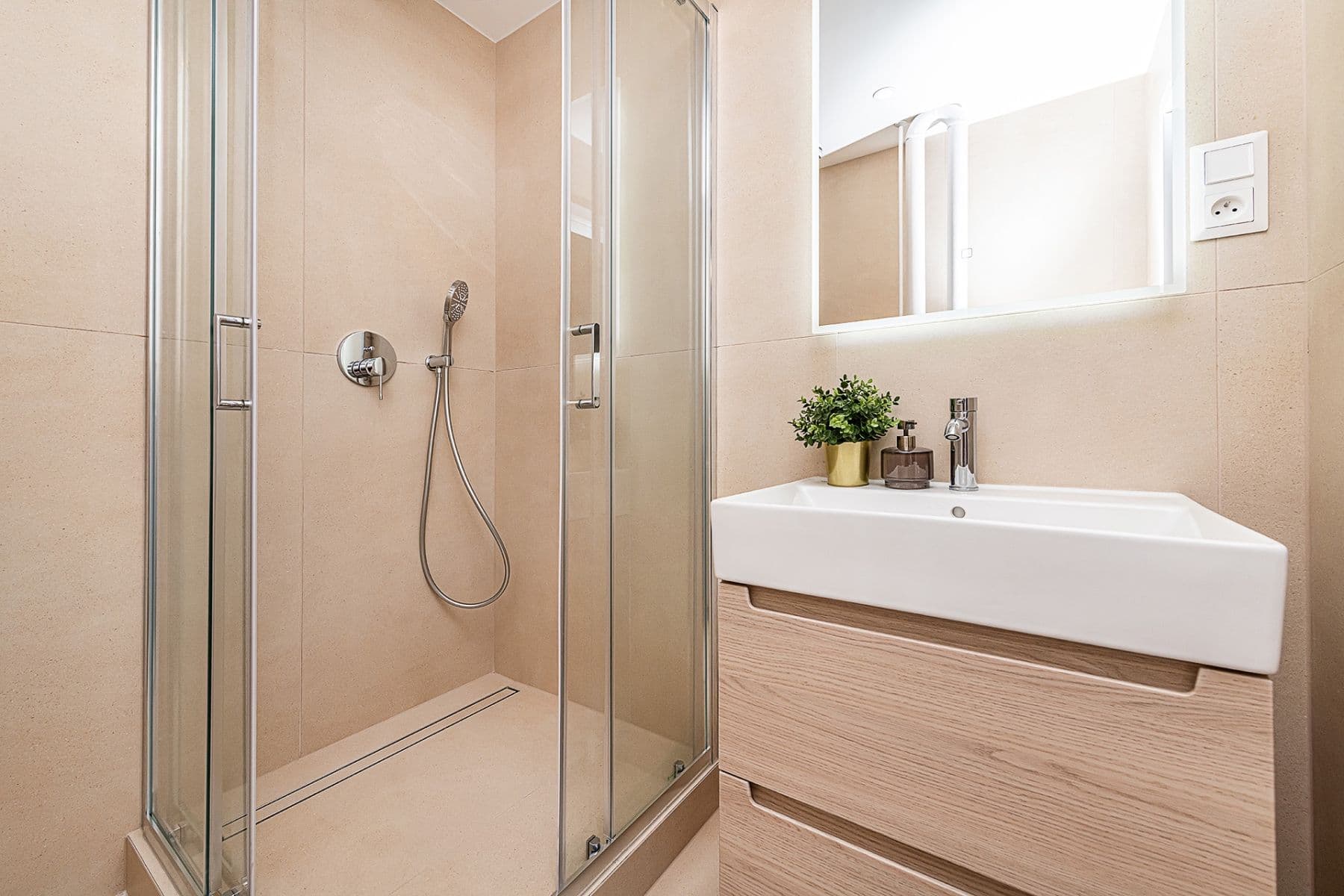 Predaj bytu 4-izbový 80 m², U Slavie, Praha, Praha Predaj bytu 4-izbový 80 m², U Slavie, Praha, Praha