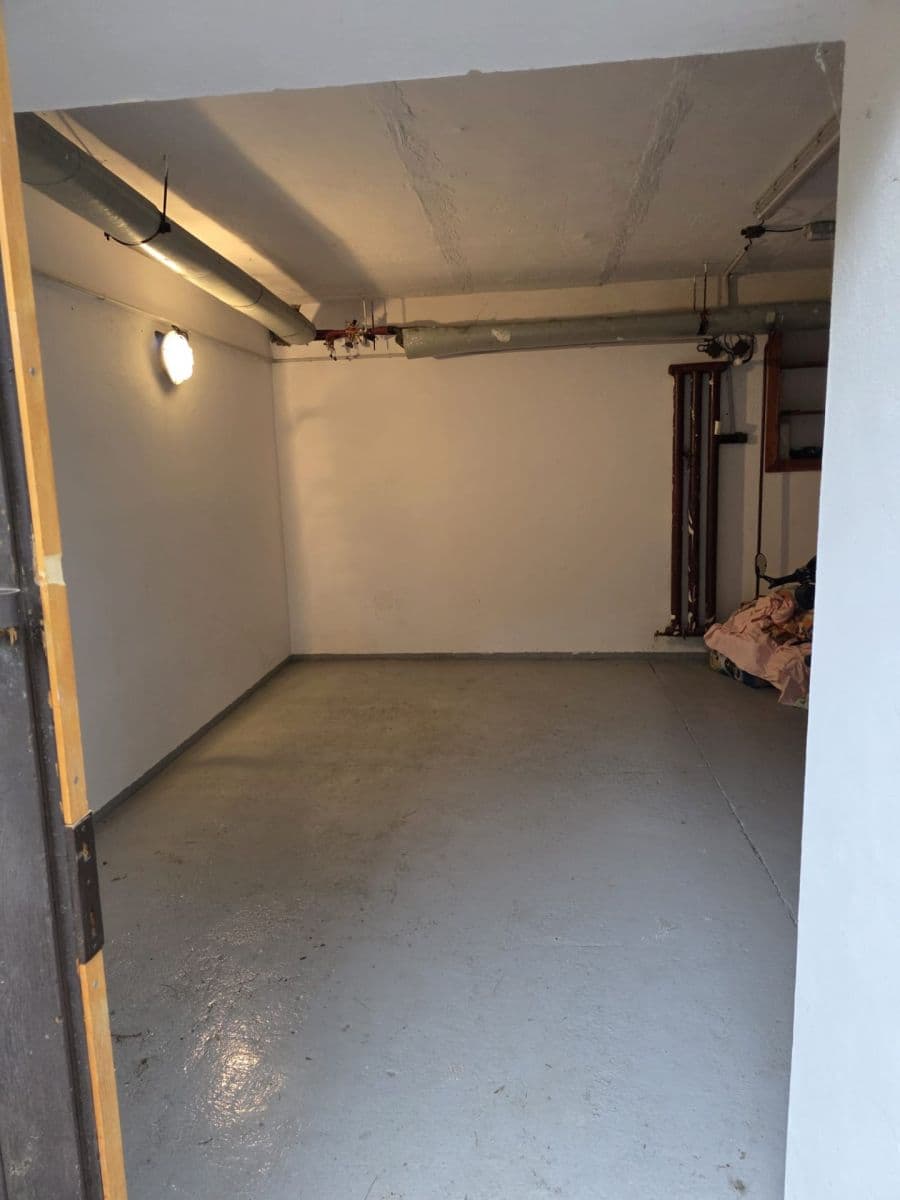 Prenájom garáže 15 m², Praha, Praha Prenájom garáže 15 m², Praha, Praha