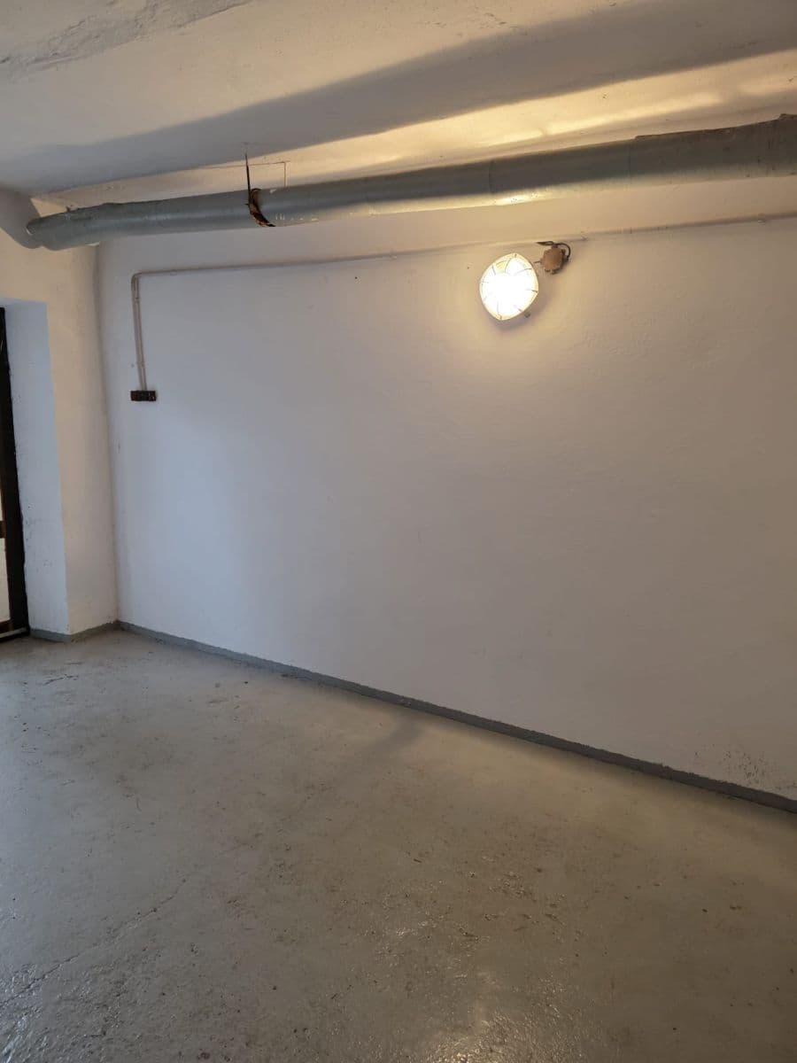Prenájom garáže 15 m², Praha, Praha Prenájom garáže 15 m², Praha, Praha