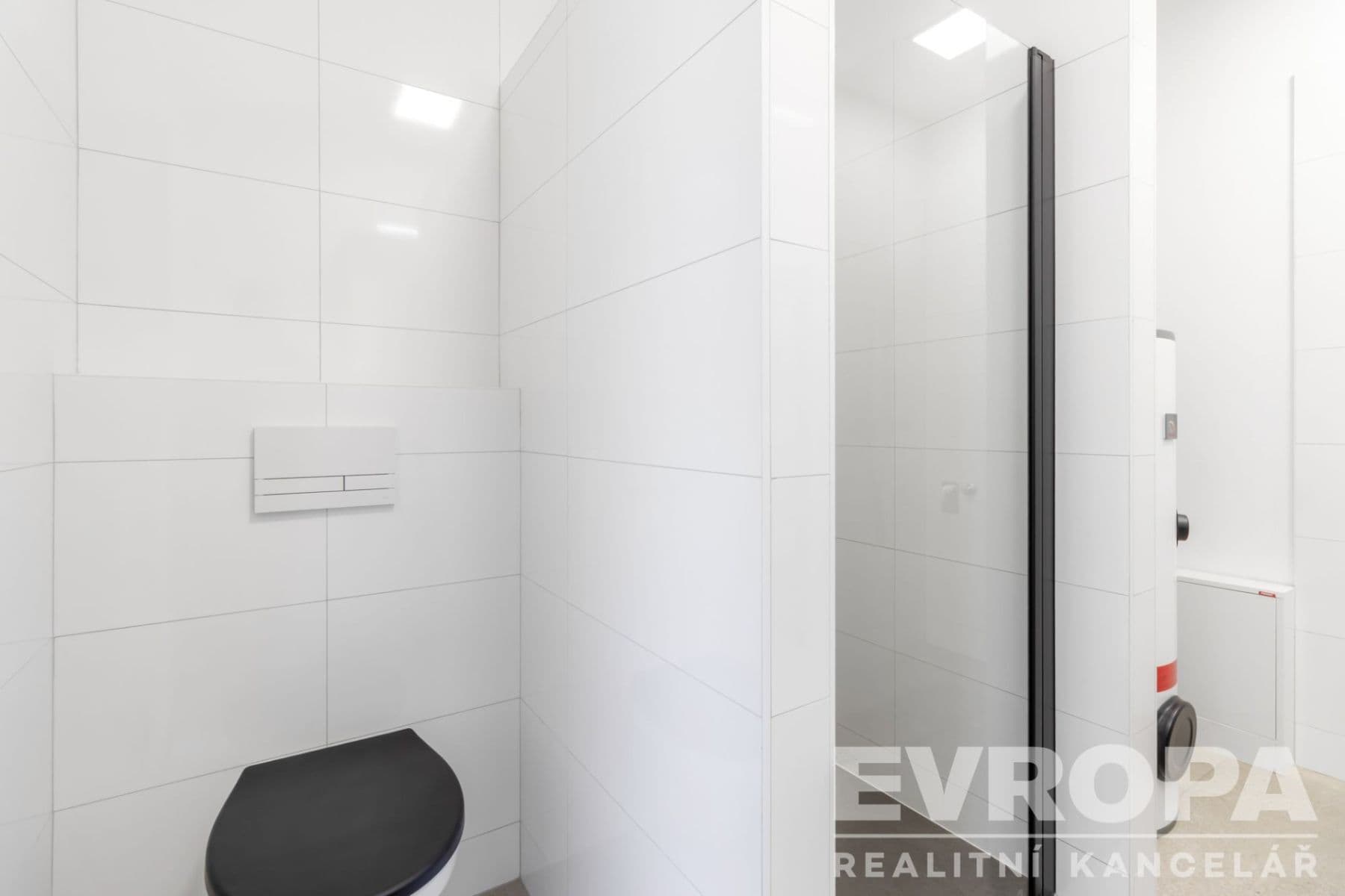 Prenájom domu 202 m², pozemok 348 m², Vinná, Praha, Praha Prenájom domu 202 m², pozemok 348 m², Vinná, Praha, Praha