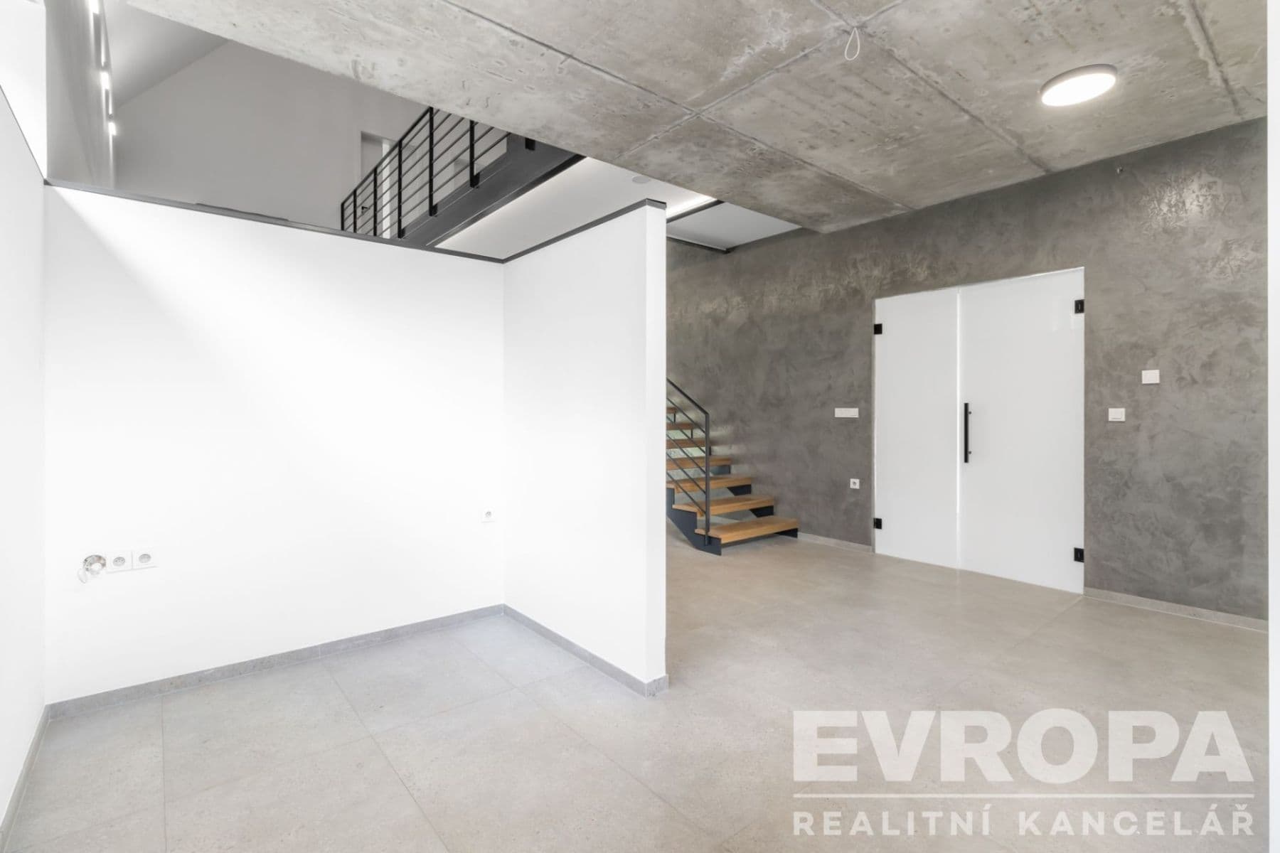 Prenájom domu 202 m², pozemok 348 m², Vinná, Praha, Praha Prenájom domu 202 m², pozemok 348 m², Vinná, Praha, Praha