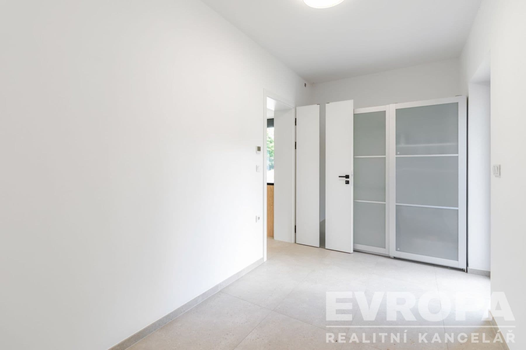Prenájom domu 202 m², pozemok 348 m², Vinná, Praha, Praha Prenájom domu 202 m², pozemok 348 m², Vinná, Praha, Praha