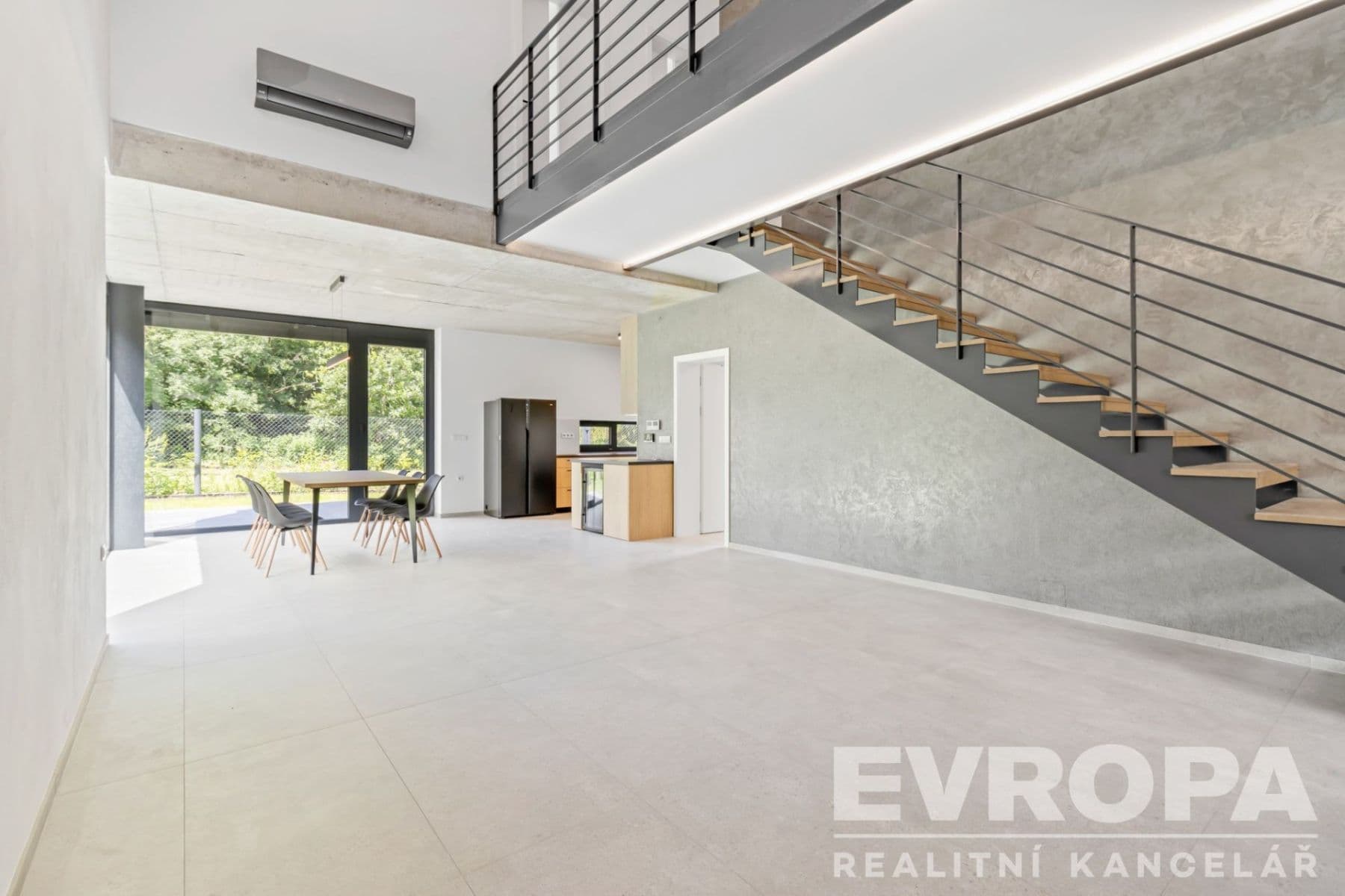Prenájom domu 202 m², pozemok 348 m², Vinná, Praha, Praha Prenájom domu 202 m², pozemok 348 m², Vinná, Praha, Praha