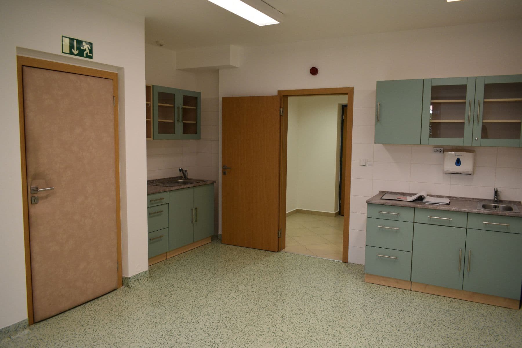 Prenájom nebytového priestoru 50 m², V Zářezu, Praha, Praha Prenájom nebytového priestoru 50 m², V Zářezu, Praha, Praha