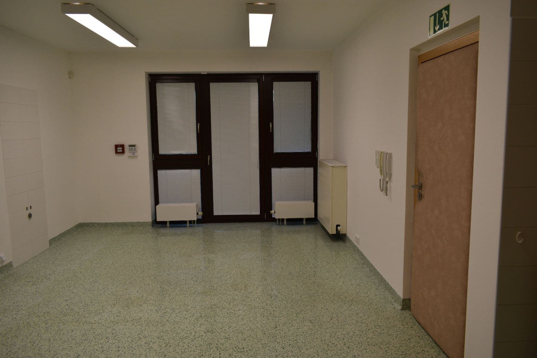 Prenájom nebytového priestoru 50 m², V Zářezu, Praha, Praha Prenájom nebytového priestoru 50 m², V Zářezu, Praha, Praha