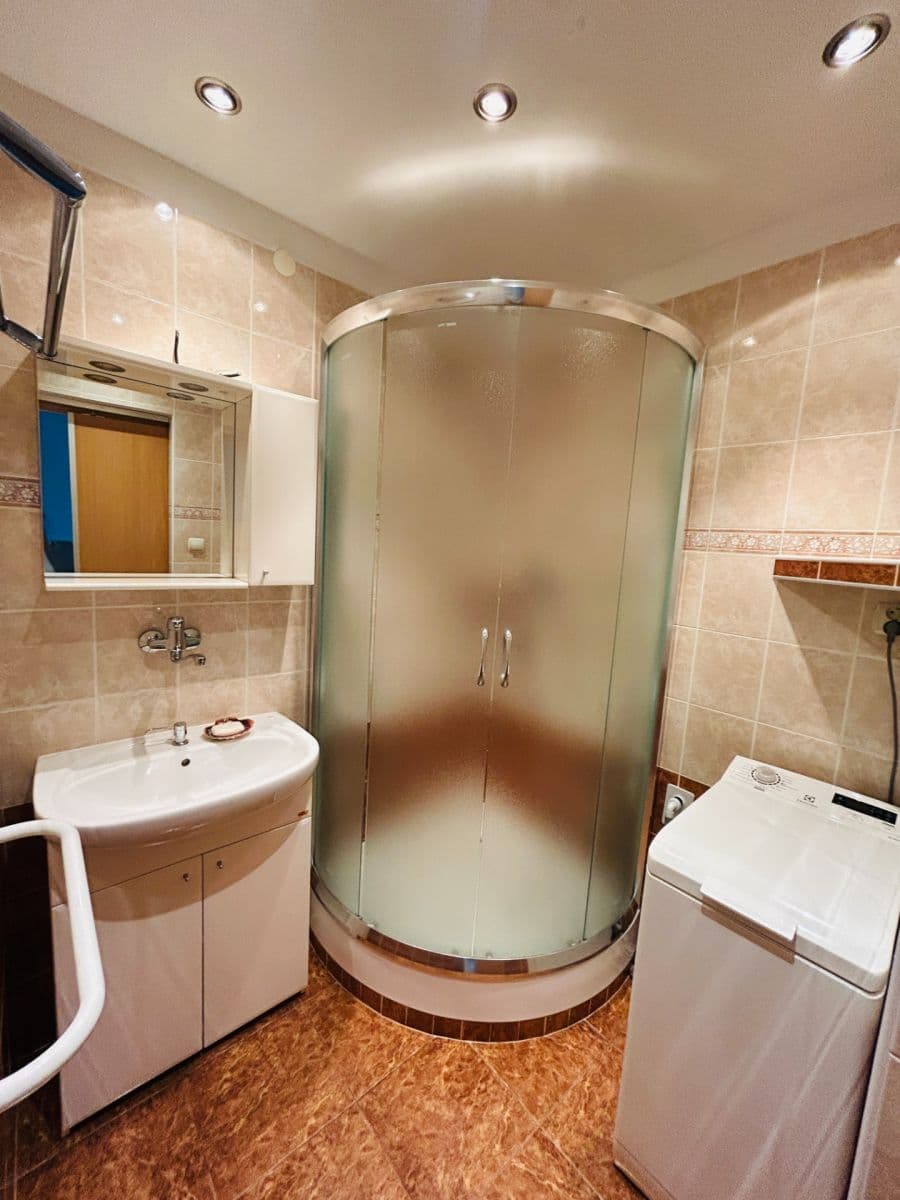 Prenájom bytu 2-izbový 66 m², Hlinská, Žilina, Žilinský kraj Prenájom bytu 2-izbový 66 m², Hlinská, Žilina, Žilinský kraj