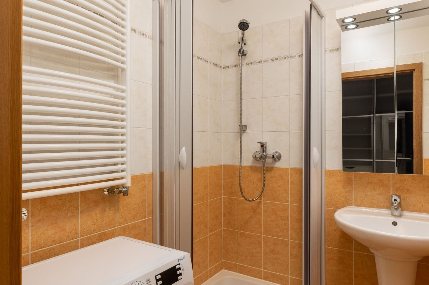 Prenájom bytu 1-izbový 49 m², Osadní, Praha, Praha Prenájom bytu 1-izbový 49 m², Osadní, Praha, Praha