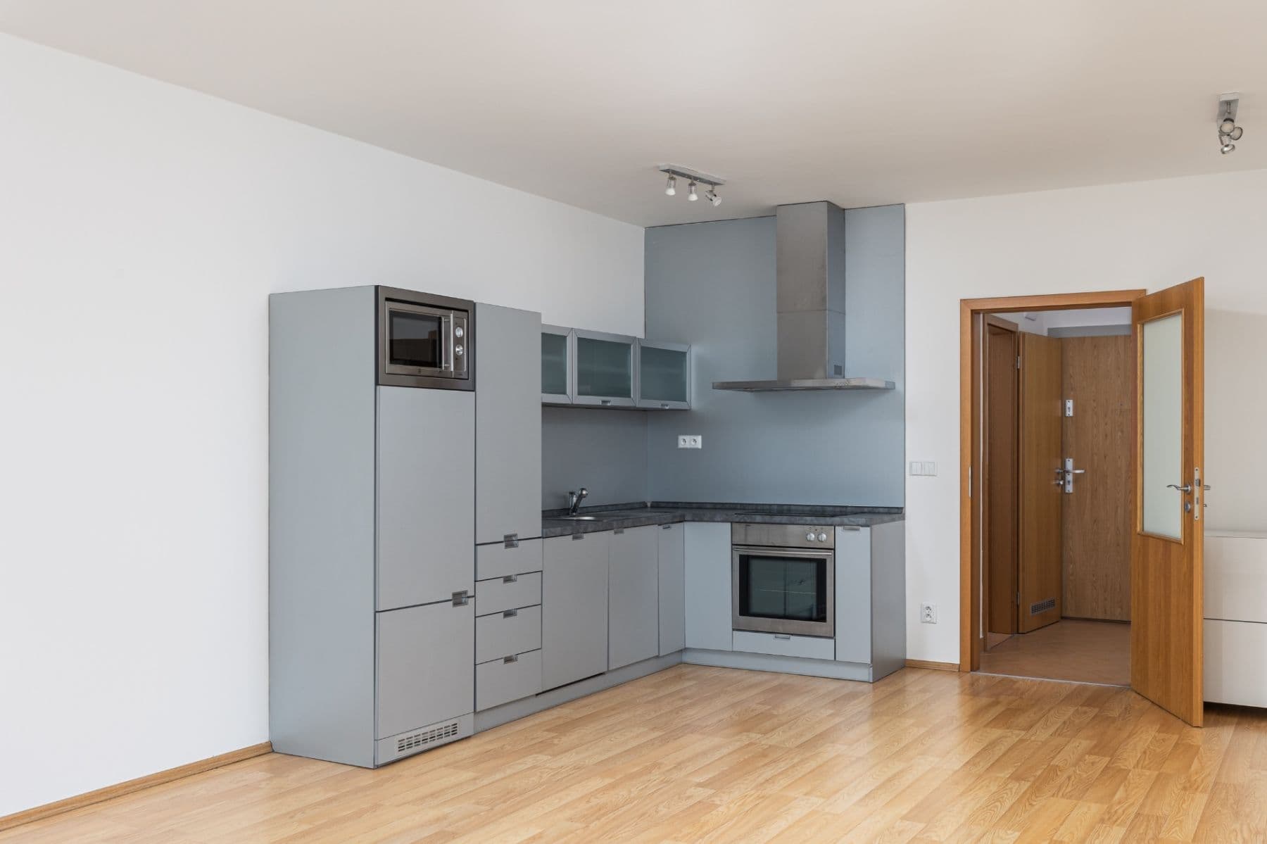 Prenájom bytu 1-izbový 49 m², Osadní, Praha, Praha Prenájom bytu 1-izbový 49 m², Osadní, Praha, Praha