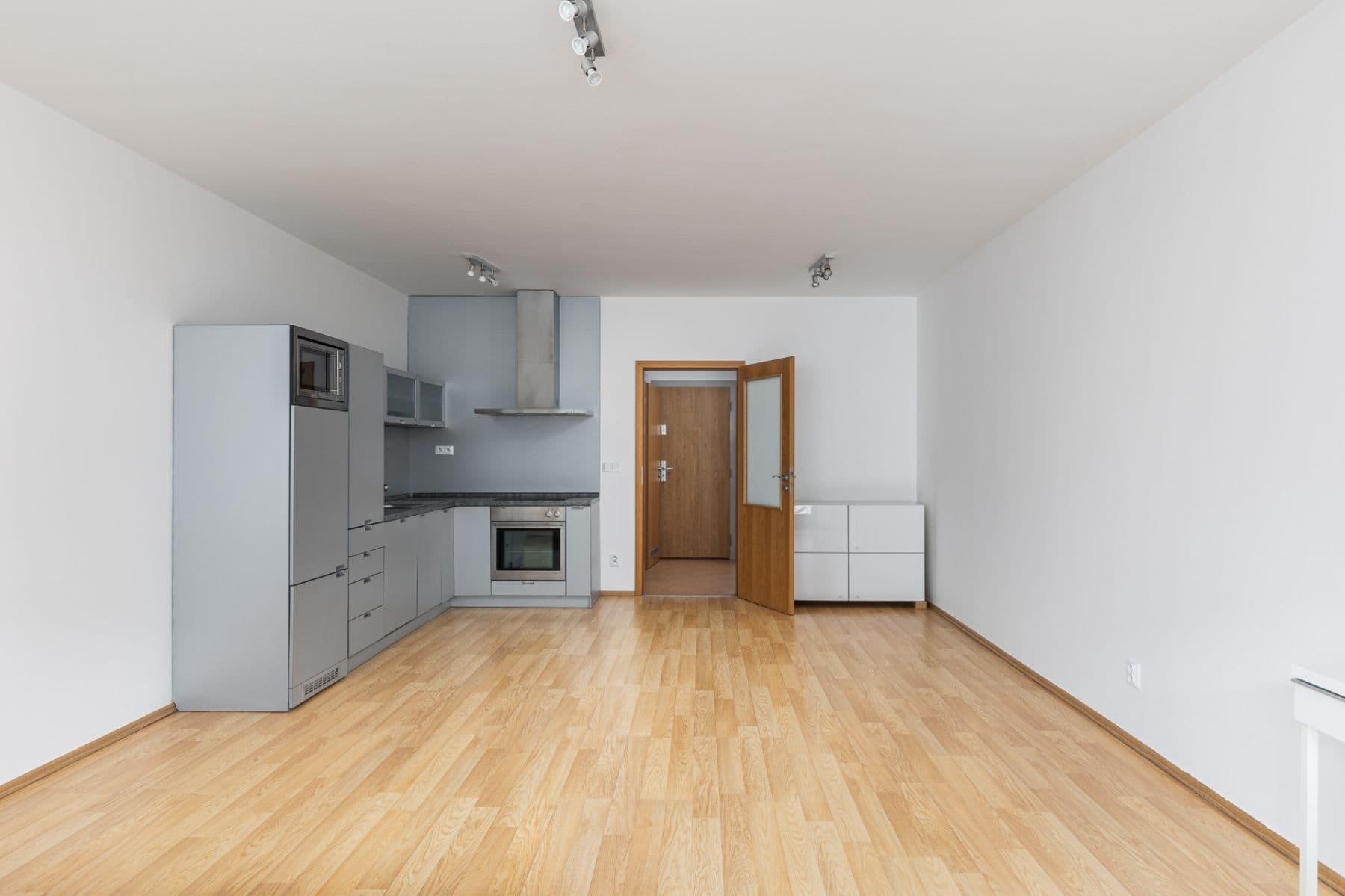 Prenájom bytu 1-izbový 49 m², Osadní, Praha, Praha Prenájom bytu 1-izbový 49 m², Osadní, Praha, Praha