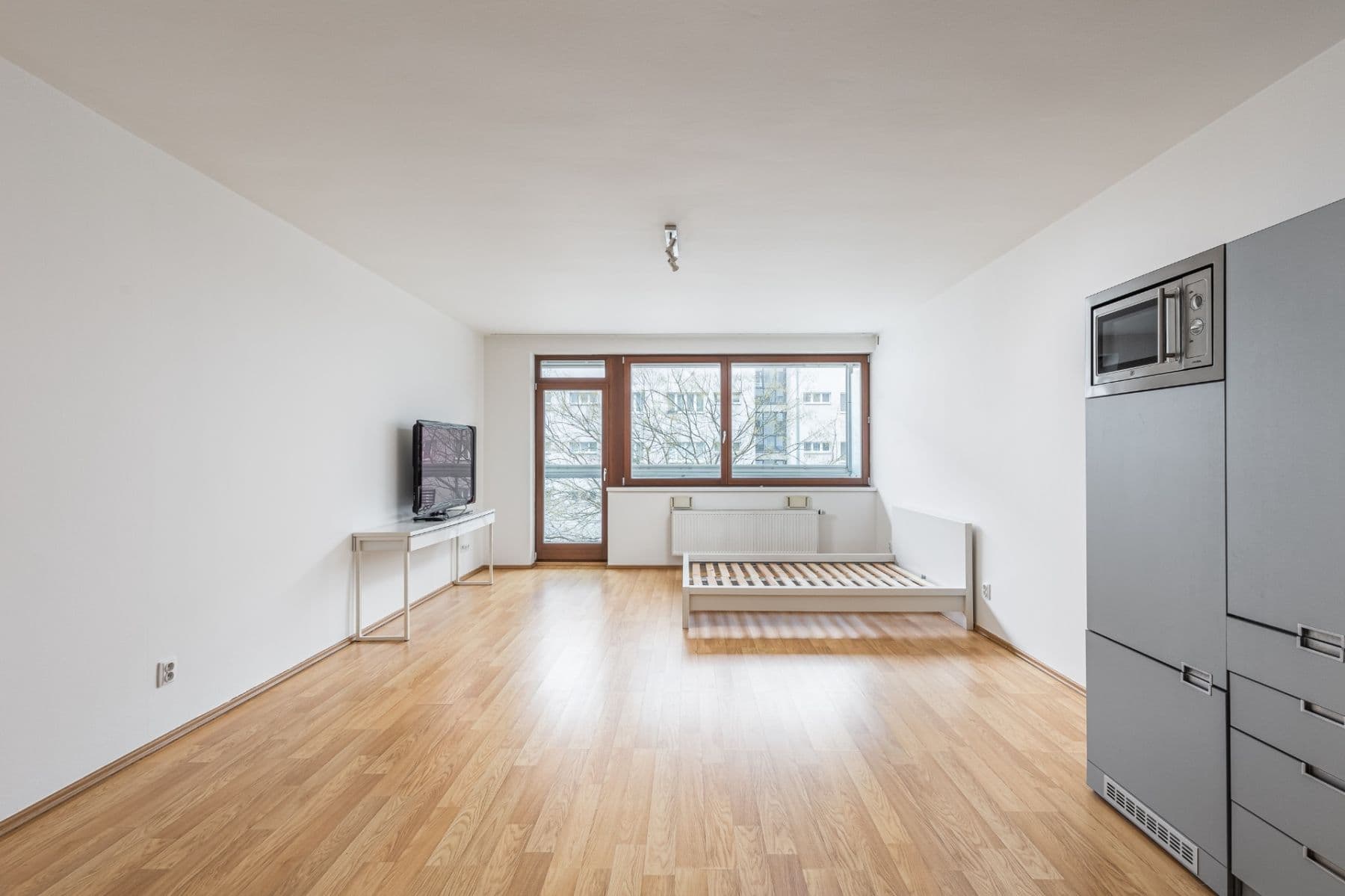Prenájom bytu 1-izbový 49 m², Osadní, Praha, Praha Prenájom bytu 1-izbový 49 m², Osadní, Praha, Praha