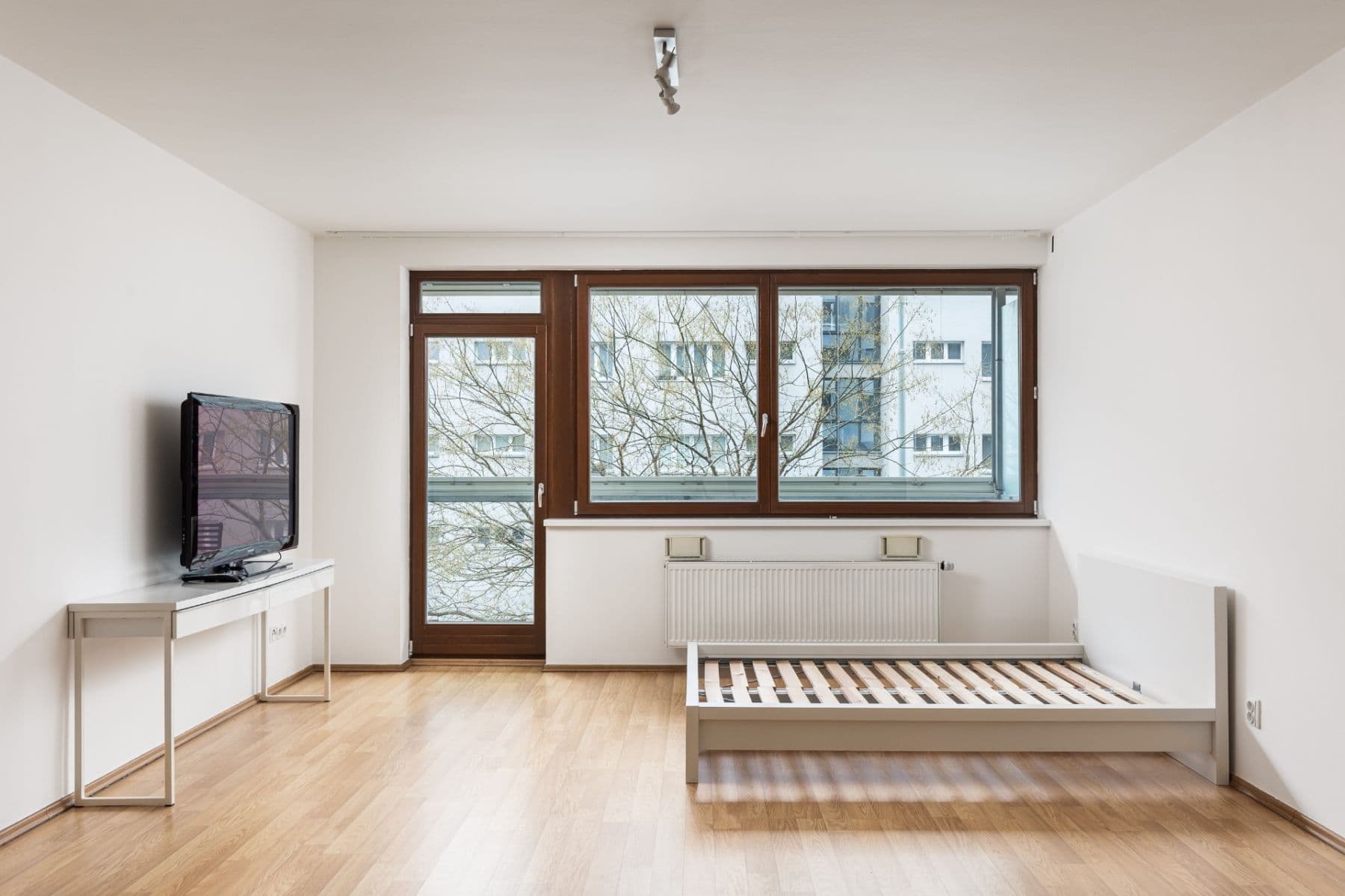 Prenájom bytu 1-izbový 49 m², Osadní, Praha, Praha Prenájom bytu 1-izbový 49 m², Osadní, Praha, Praha