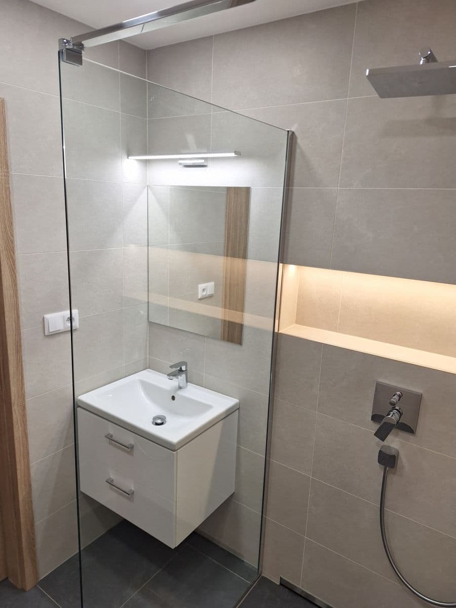 Prenájom bytu 2-izbový 57 m², Javorová, Zlín, Zlínský kraj Prenájom bytu 2-izbový 57 m², Javorová, Zlín, Zlínský kraj