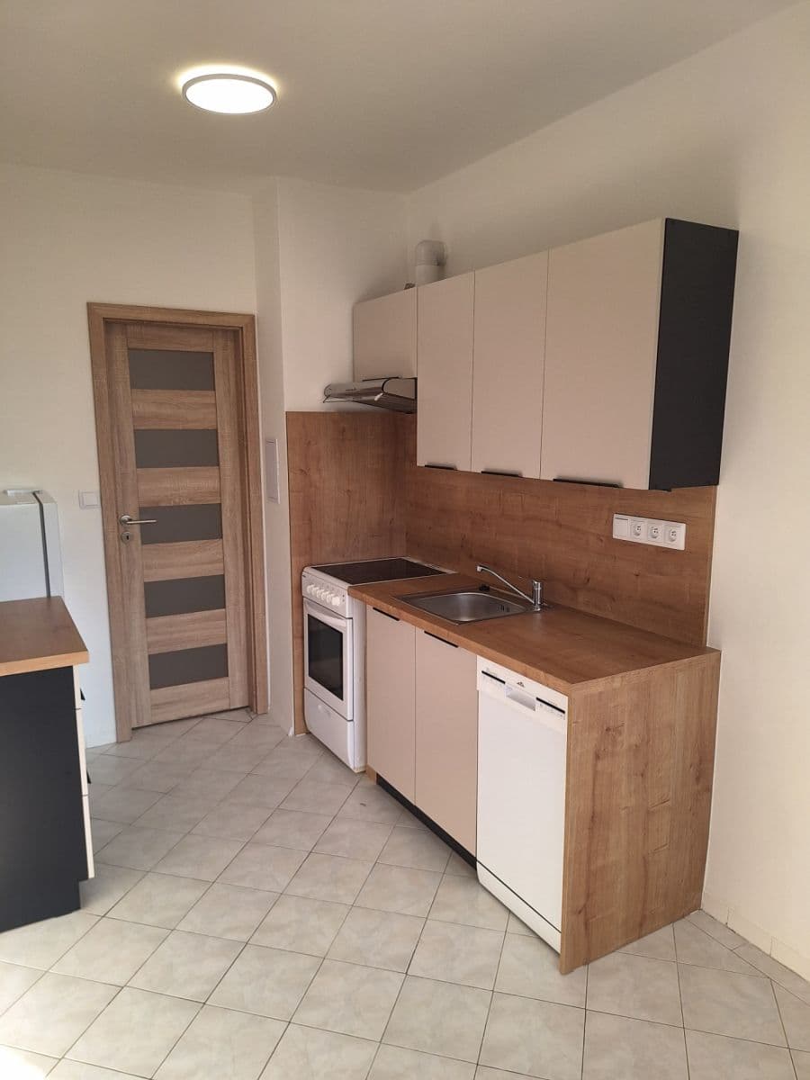 Prenájom bytu 2-izbový 57 m², Javorová, Zlín, Zlínský kraj Prenájom bytu 2-izbový 57 m², Javorová, Zlín, Zlínský kraj