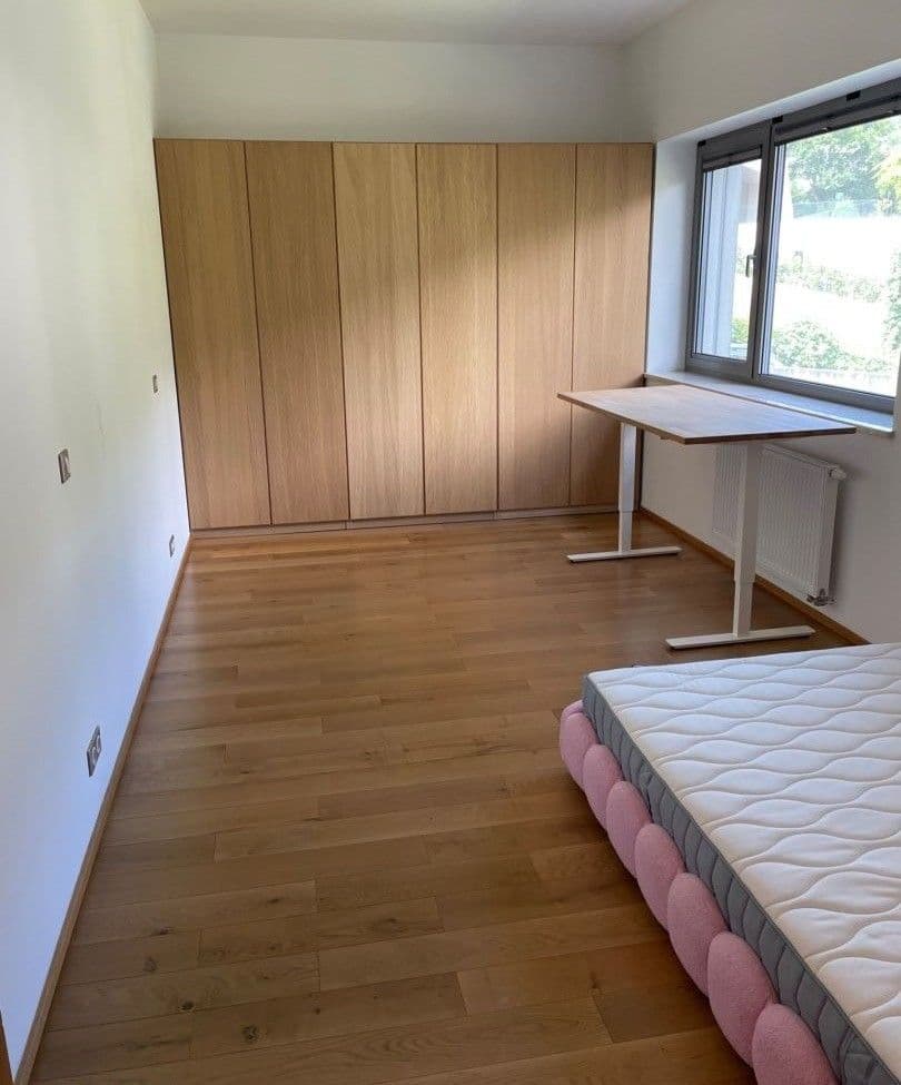 Prenájom bytu 5-izbový 170 m², Kráľovské údolie, Bratislava - mestská časť Staré Mesto, Bratislavský kraj Prenájom bytu 5-izbový 170 m², Kráľovské údolie, Bratislava - mestská časť Staré Mesto, Bratislavský kraj