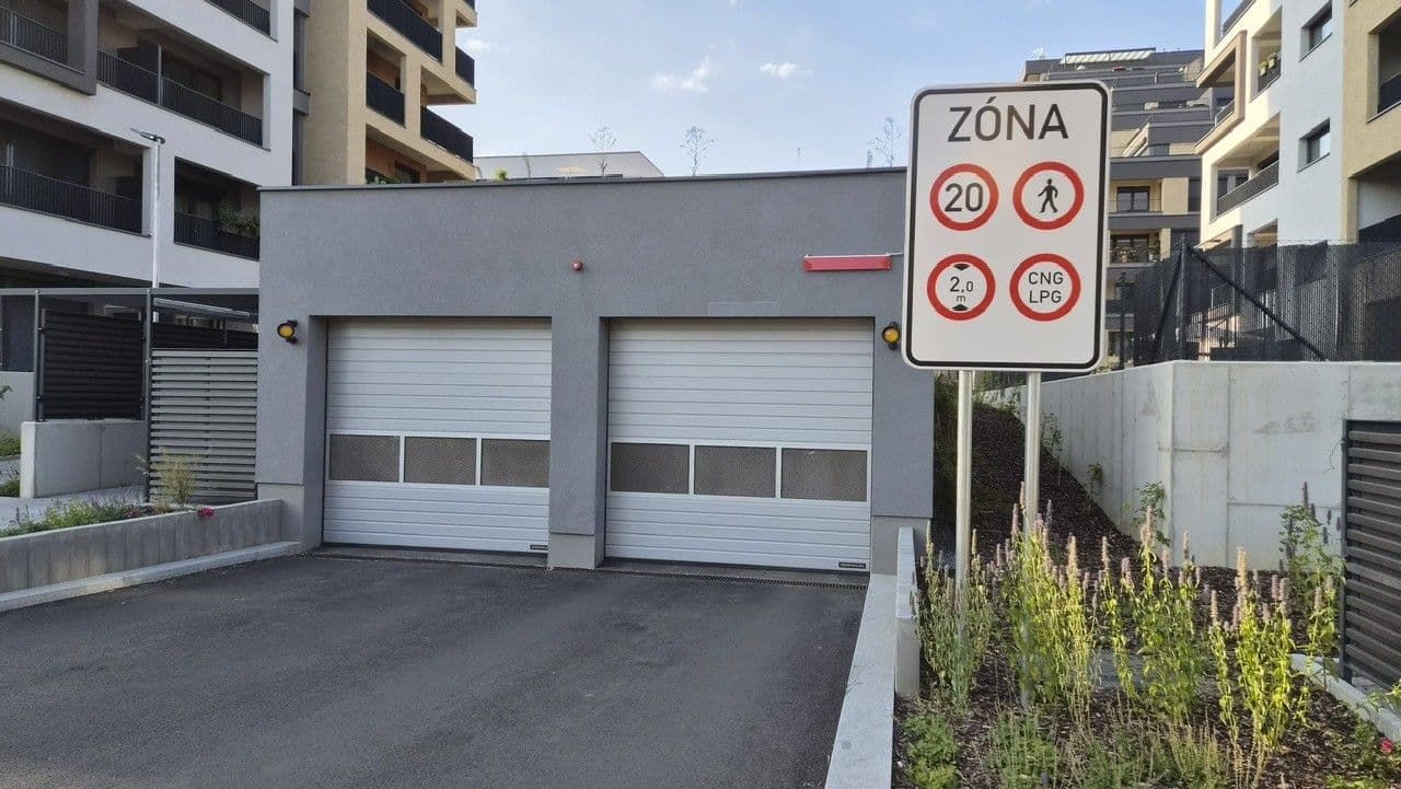 Prenájom garáže 14 m², Poděbradská, Praha, Praha Prenájom garáže 14 m², Poděbradská, Praha, Praha