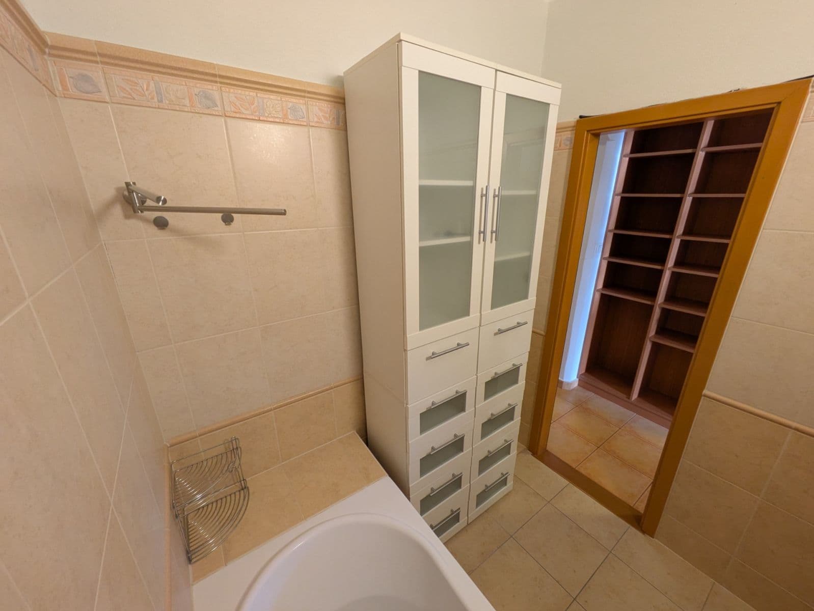 Prenájom bytu 3-izbový 69 m², Koprivnická, Dúbravka, Bratislavský kraj Prenájom bytu 3-izbový 69 m², Koprivnická, Dúbravka, Bratislavský kraj