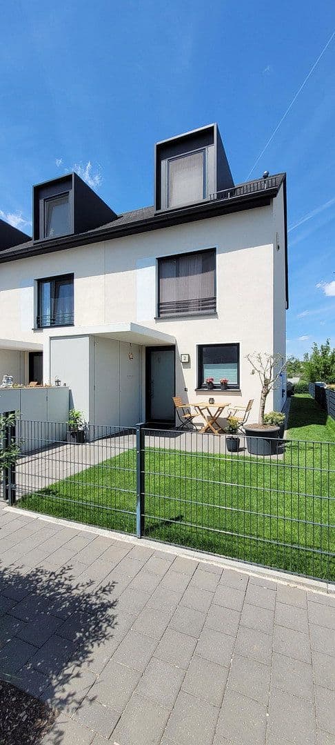 Predaj domu 145 m², pozemok 288 m², Zukowostraße 2, D - 90530 Wendelstein / Bayern, Wendelstein, Bavorsko Predaj domu 145 m², pozemok 288 m², Zukowostraße 2, D - 90530 Wendelstein / Bayern, Wendelstein, Bavorsko