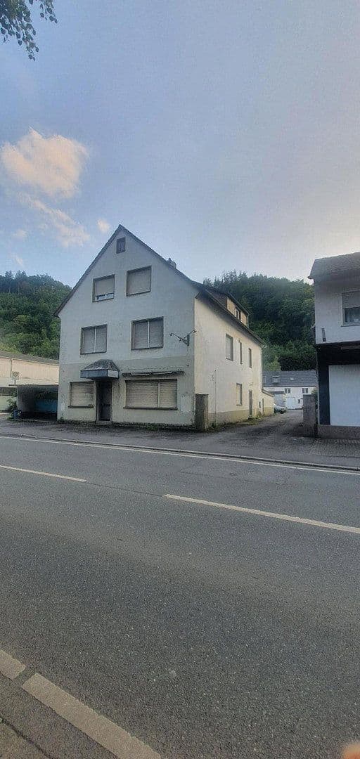 Predaj domu 315 m², pozemok 652 m², Ütterlingser Str. 23, Werdohl, Severné Porýnie - Westfálsko Predaj domu 315 m², pozemok 652 m², Ütterlingser Str. 23, Werdohl, Severné Porýnie - Westfálsko