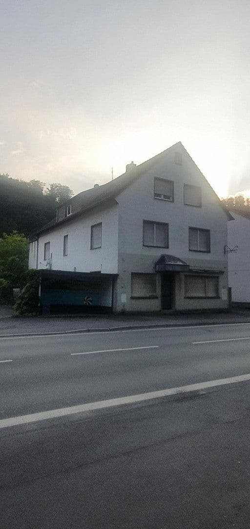 Predaj domu 315 m², pozemok 652 m², Ütterlingser Str. 23, Werdohl, Severné Porýnie - Westfálsko Predaj domu 315 m², pozemok 652 m², Ütterlingser Str. 23, Werdohl, Severné Porýnie - Westfálsko