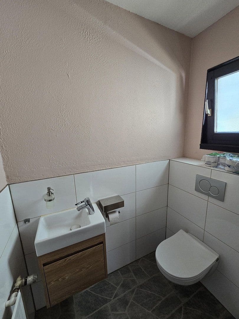 Predaj domu 236 m², pozemok 571 m², Am Sträßel 17, Lustadt, Porýnie-Falcko Predaj domu 236 m², pozemok 571 m², Am Sträßel 17, Lustadt, Porýnie-Falcko