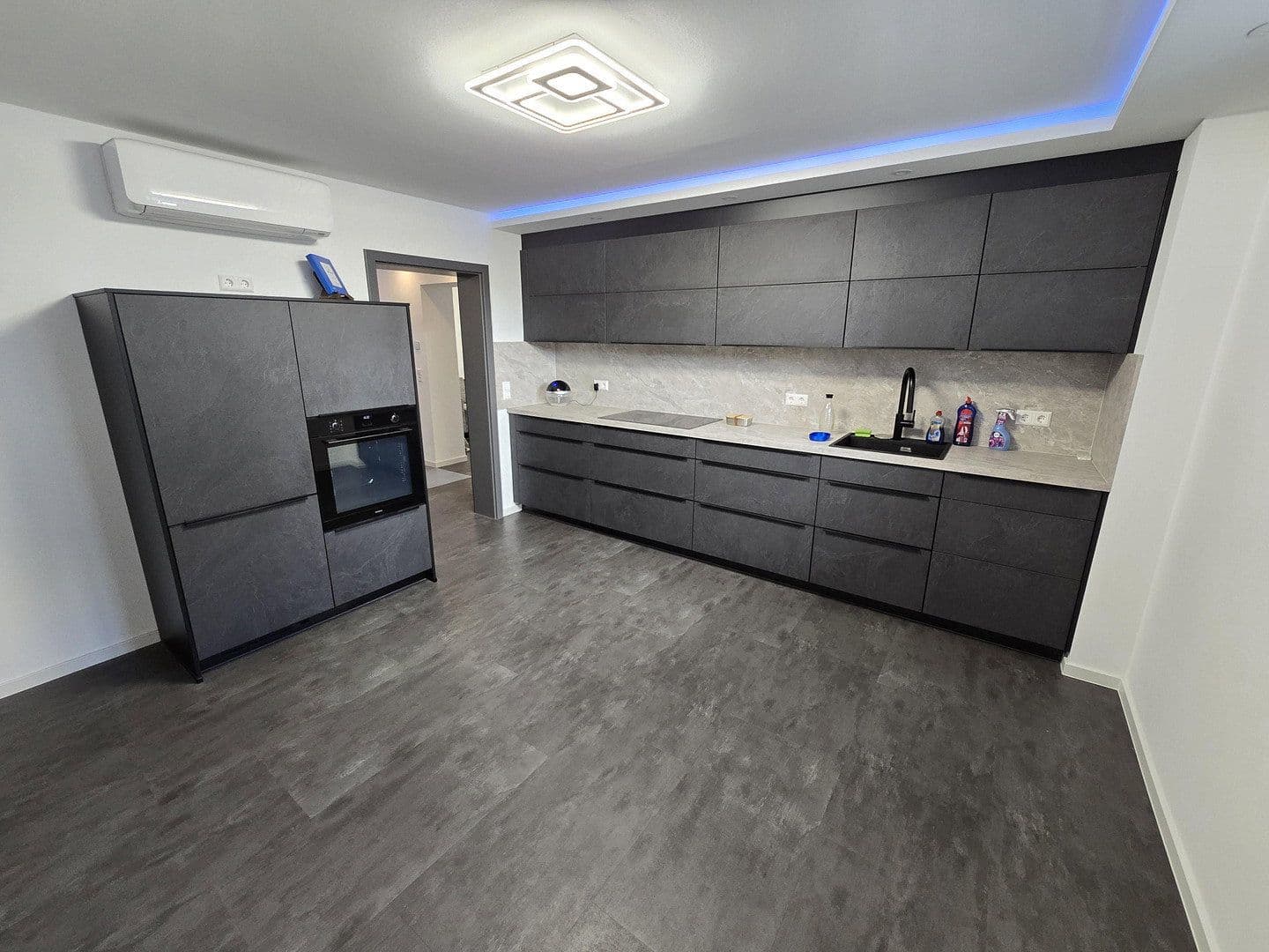 Predaj domu 236 m², pozemok 571 m², Am Sträßel 17, Lustadt, Porýnie-Falcko Predaj domu 236 m², pozemok 571 m², Am Sträßel 17, Lustadt, Porýnie-Falcko