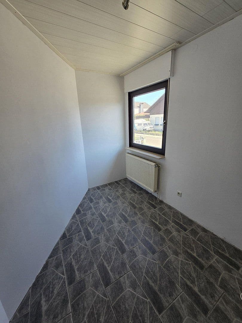 Predaj domu 236 m², pozemok 571 m², Am Sträßel 17, Lustadt, Porýnie-Falcko Predaj domu 236 m², pozemok 571 m², Am Sträßel 17, Lustadt, Porýnie-Falcko