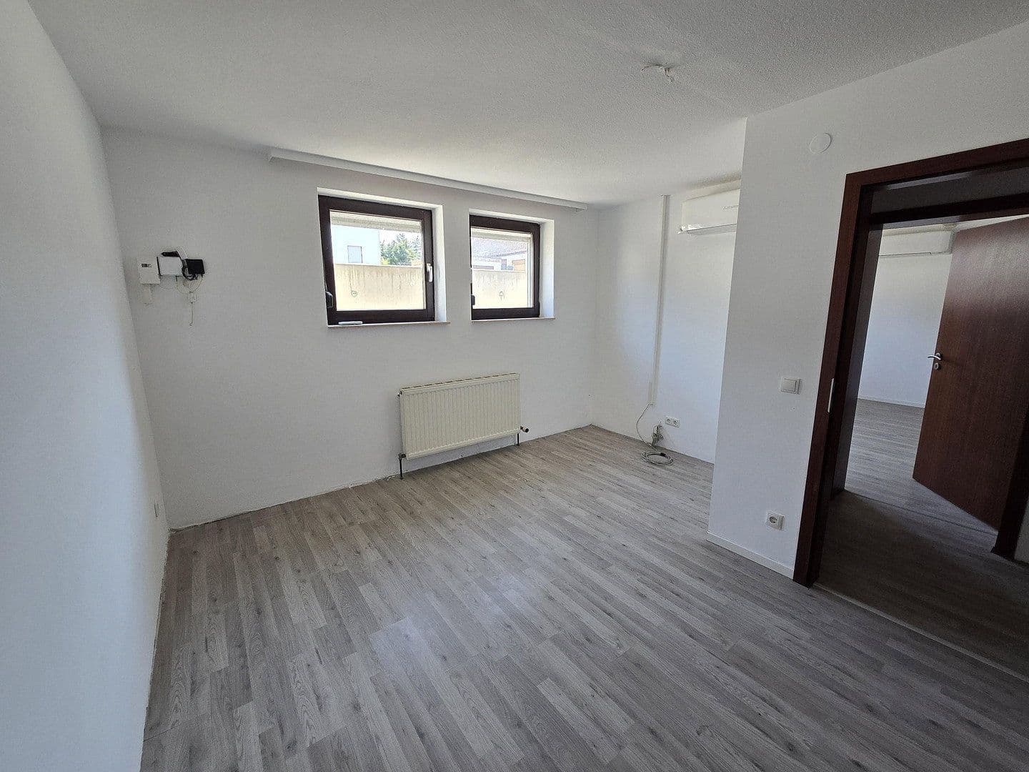 Predaj domu 236 m², pozemok 571 m², Am Sträßel 17, Lustadt, Porýnie-Falcko Predaj domu 236 m², pozemok 571 m², Am Sträßel 17, Lustadt, Porýnie-Falcko