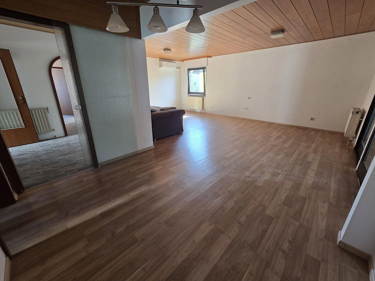 Predaj domu 236 m², pozemok 571 m², Am Sträßel 17, Lustadt, Porýnie-Falcko Predaj domu 236 m², pozemok 571 m², Am Sträßel 17, Lustadt, Porýnie-Falcko