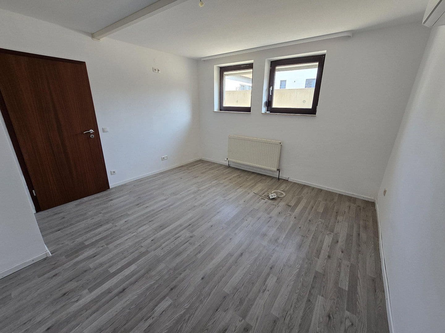 Predaj domu 236 m², pozemok 571 m², Am Sträßel 17, Lustadt, Porýnie-Falcko Predaj domu 236 m², pozemok 571 m², Am Sträßel 17, Lustadt, Porýnie-Falcko