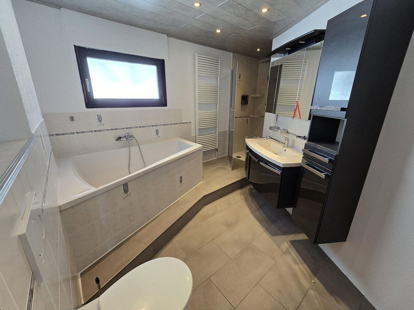 Predaj domu 236 m², pozemok 571 m², Am Sträßel 17, Lustadt, Porýnie-Falcko Predaj domu 236 m², pozemok 571 m², Am Sträßel 17, Lustadt, Porýnie-Falcko