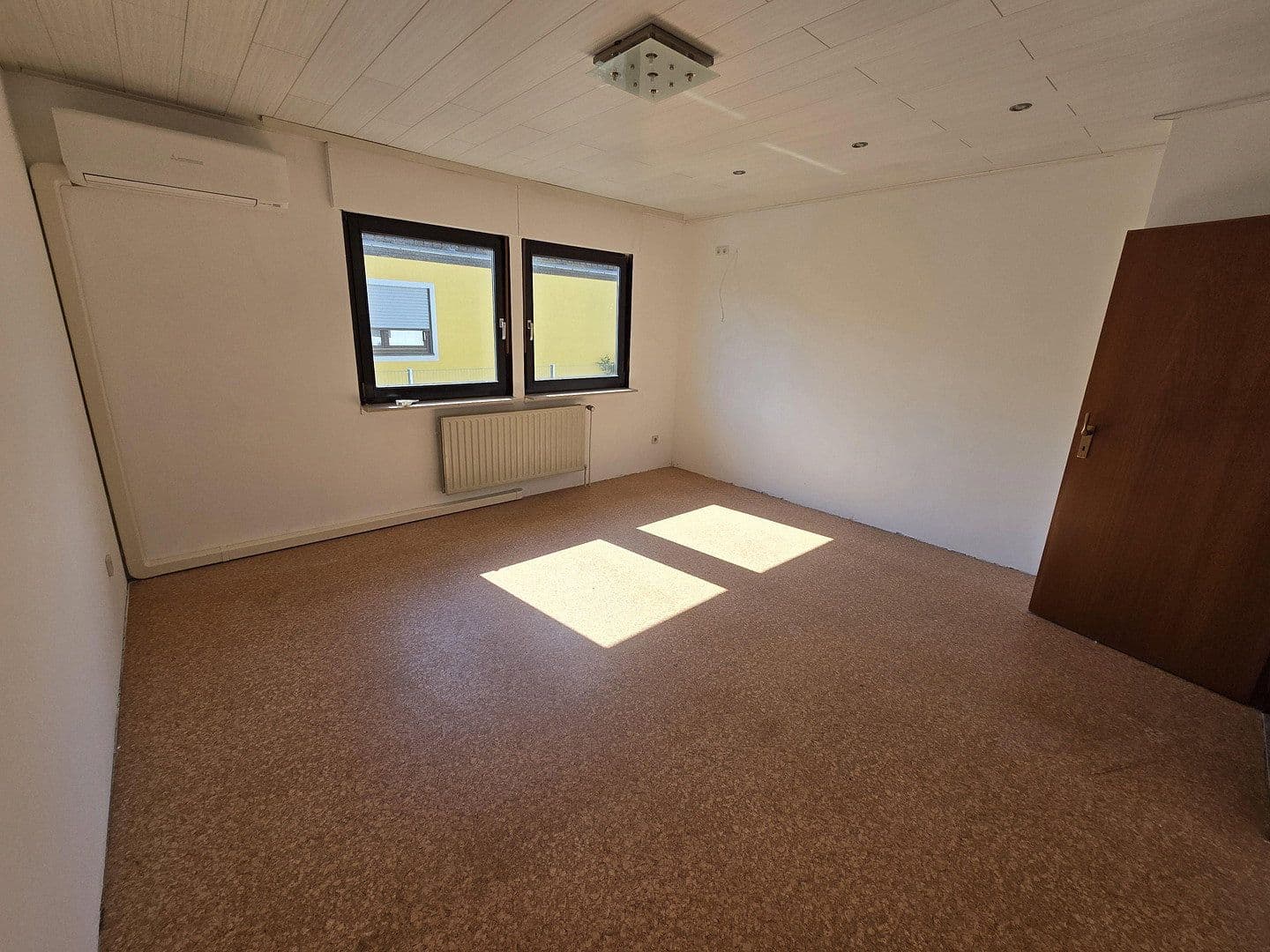 Predaj domu 236 m², pozemok 571 m², Am Sträßel 17, Lustadt, Porýnie-Falcko Predaj domu 236 m², pozemok 571 m², Am Sträßel 17, Lustadt, Porýnie-Falcko