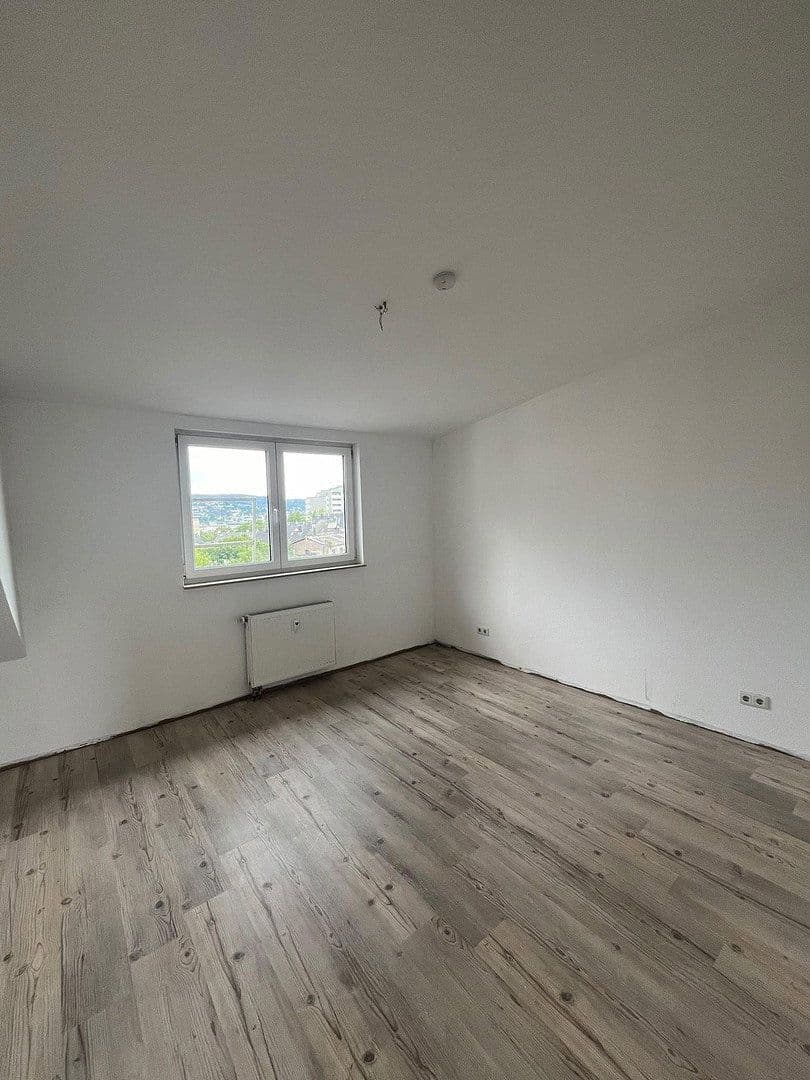 Prenájom bytu 4-izbový 97 m², Klimmweg 10, Wuppertal, Severné Porýnie - Westfálsko Prenájom bytu 4-izbový 97 m², Klimmweg 10, Wuppertal, Severné Porýnie - Westfálsko