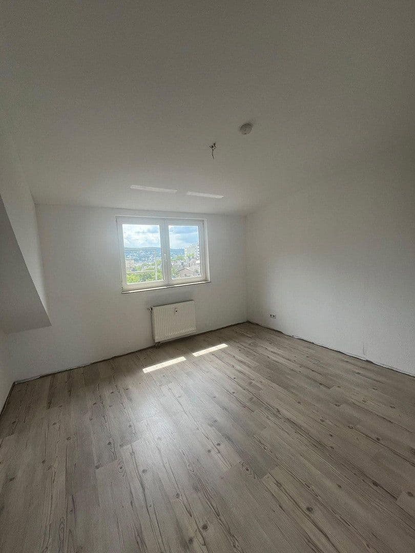Prenájom bytu 4-izbový 97 m², Klimmweg 10, Wuppertal, Severné Porýnie - Westfálsko Prenájom bytu 4-izbový 97 m², Klimmweg 10, Wuppertal, Severné Porýnie - Westfálsko