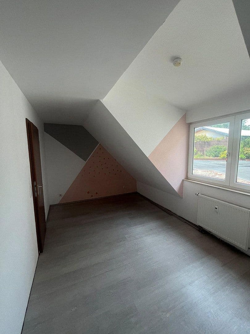 Prenájom bytu 4-izbový 97 m², Klimmweg 10, Wuppertal, Severné Porýnie - Westfálsko Prenájom bytu 4-izbový 97 m², Klimmweg 10, Wuppertal, Severné Porýnie - Westfálsko