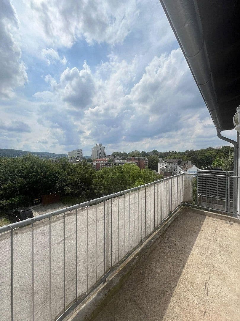Prenájom bytu 4-izbový 97 m², Klimmweg 10, Wuppertal, Severné Porýnie - Westfálsko Prenájom bytu 4-izbový 97 m², Klimmweg 10, Wuppertal, Severné Porýnie - Westfálsko
