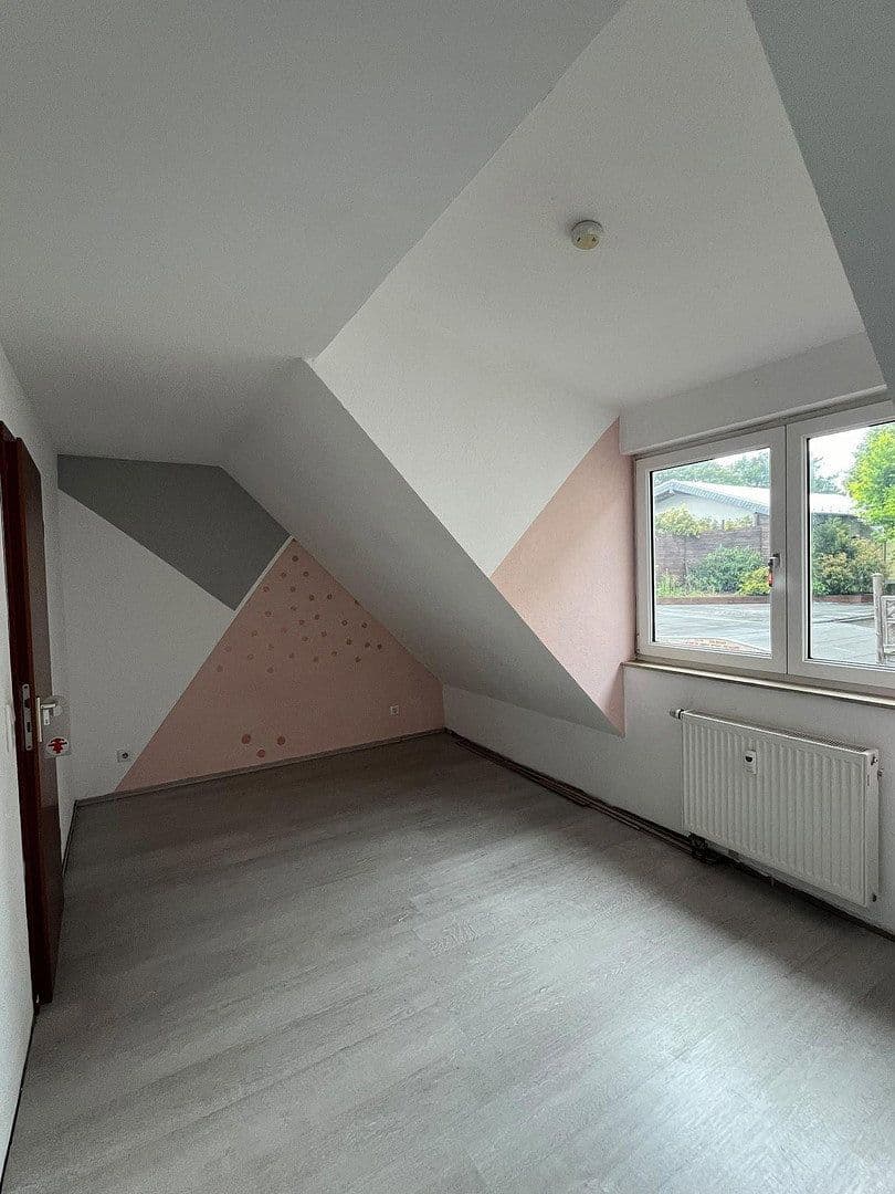 Prenájom bytu 4-izbový 97 m², Klimmweg 10, Wuppertal, Severné Porýnie - Westfálsko Prenájom bytu 4-izbový 97 m², Klimmweg 10, Wuppertal, Severné Porýnie - Westfálsko