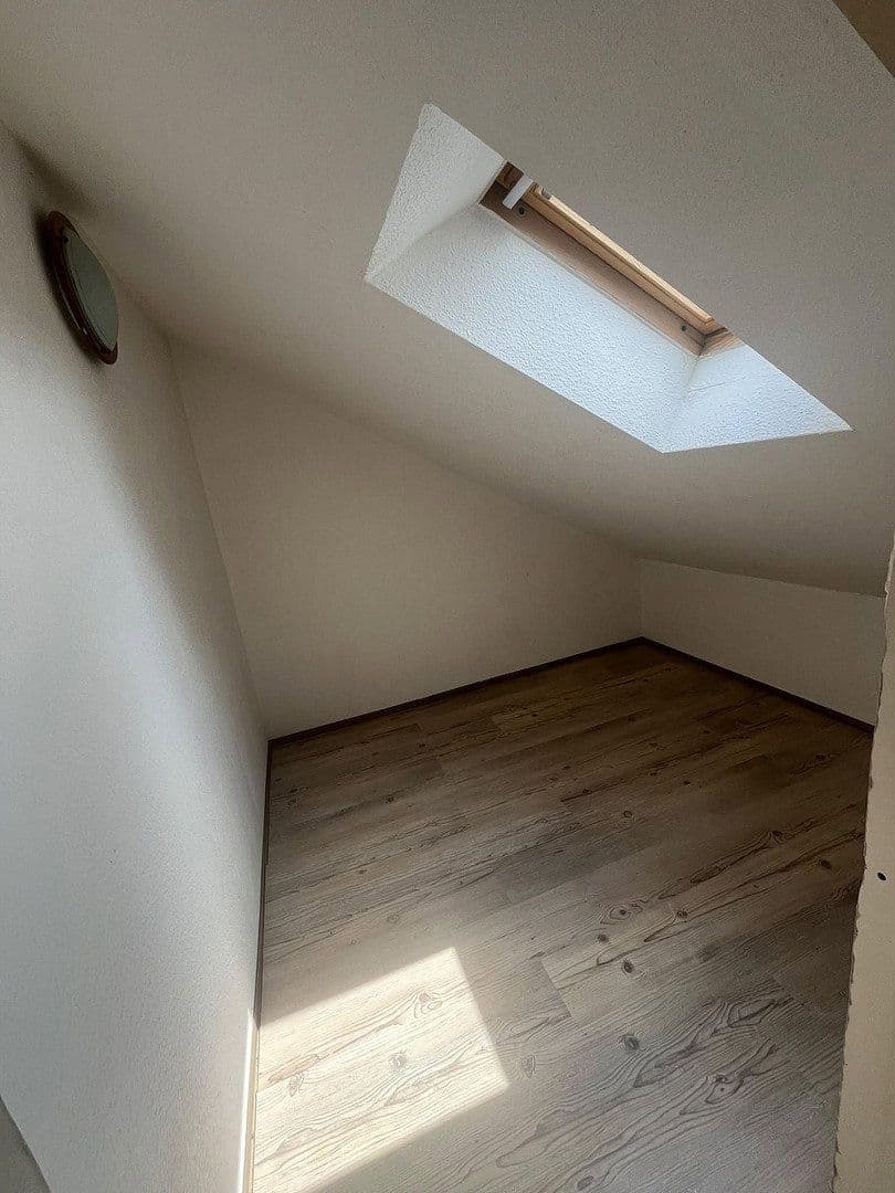 Prenájom bytu 4-izbový 97 m², Klimmweg 10, Wuppertal, Severné Porýnie - Westfálsko Prenájom bytu 4-izbový 97 m², Klimmweg 10, Wuppertal, Severné Porýnie - Westfálsko